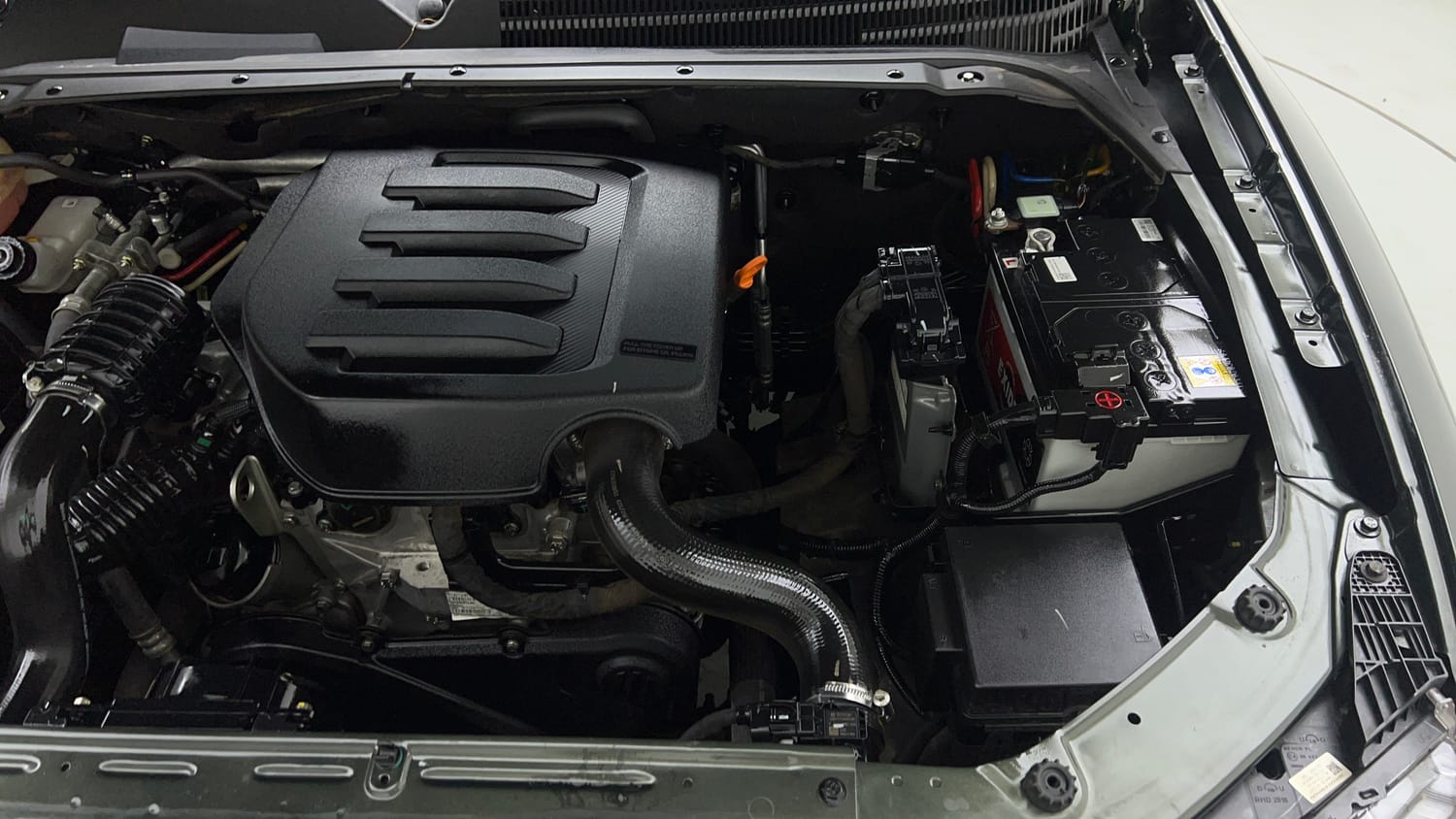 Used 2023 Mahindra Scorpio N Z8 Petrol AT 7 STR Petrol Automatic engine ENGINE LEFT SIDE VIEW