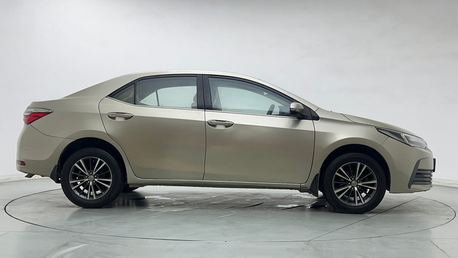 Used 2017 Toyota Corolla Altis VL CVT Petrol Petrol Automatic exterior RIGHT SIDE VIEW