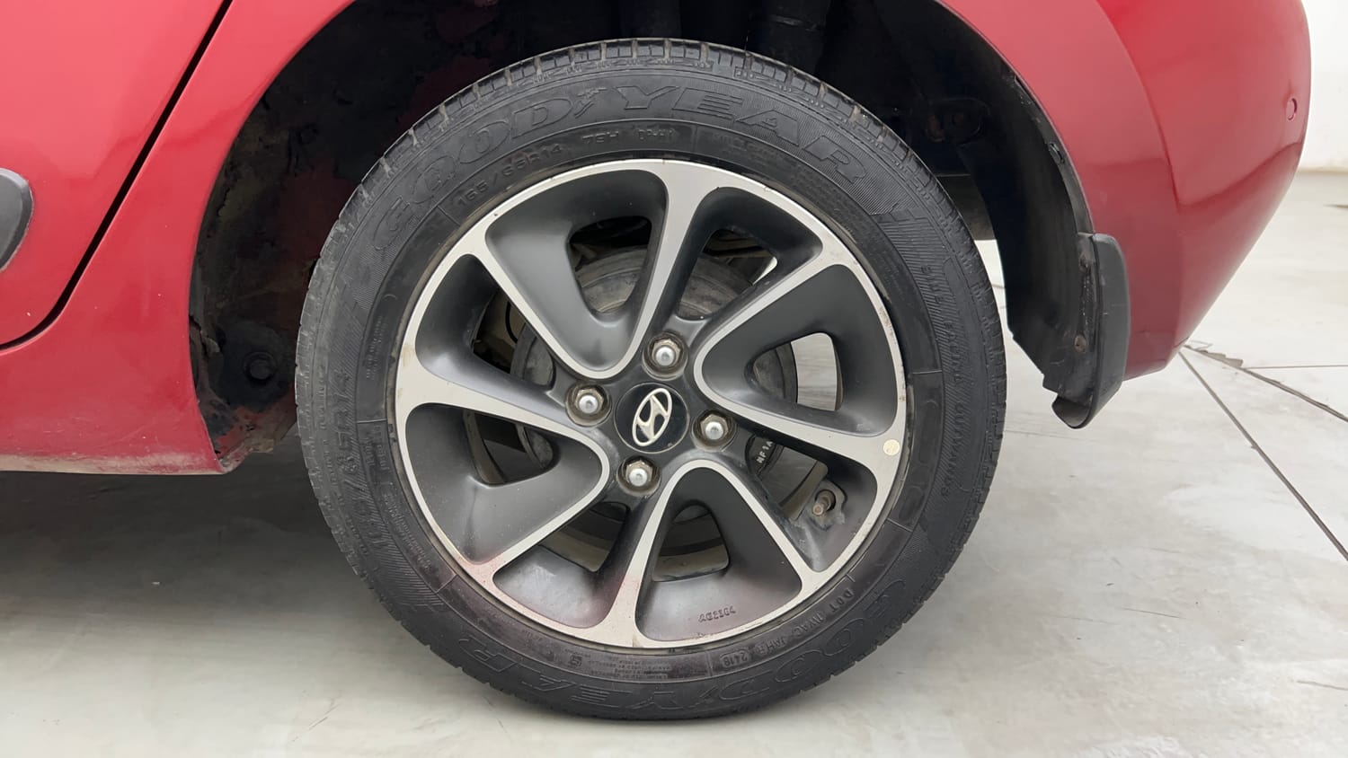 Used 2018 Hyundai Grand i10 Asta 1.2 Kappa VTVT Petrol Manual tyres LEFT REAR TYRE RIM VIEW