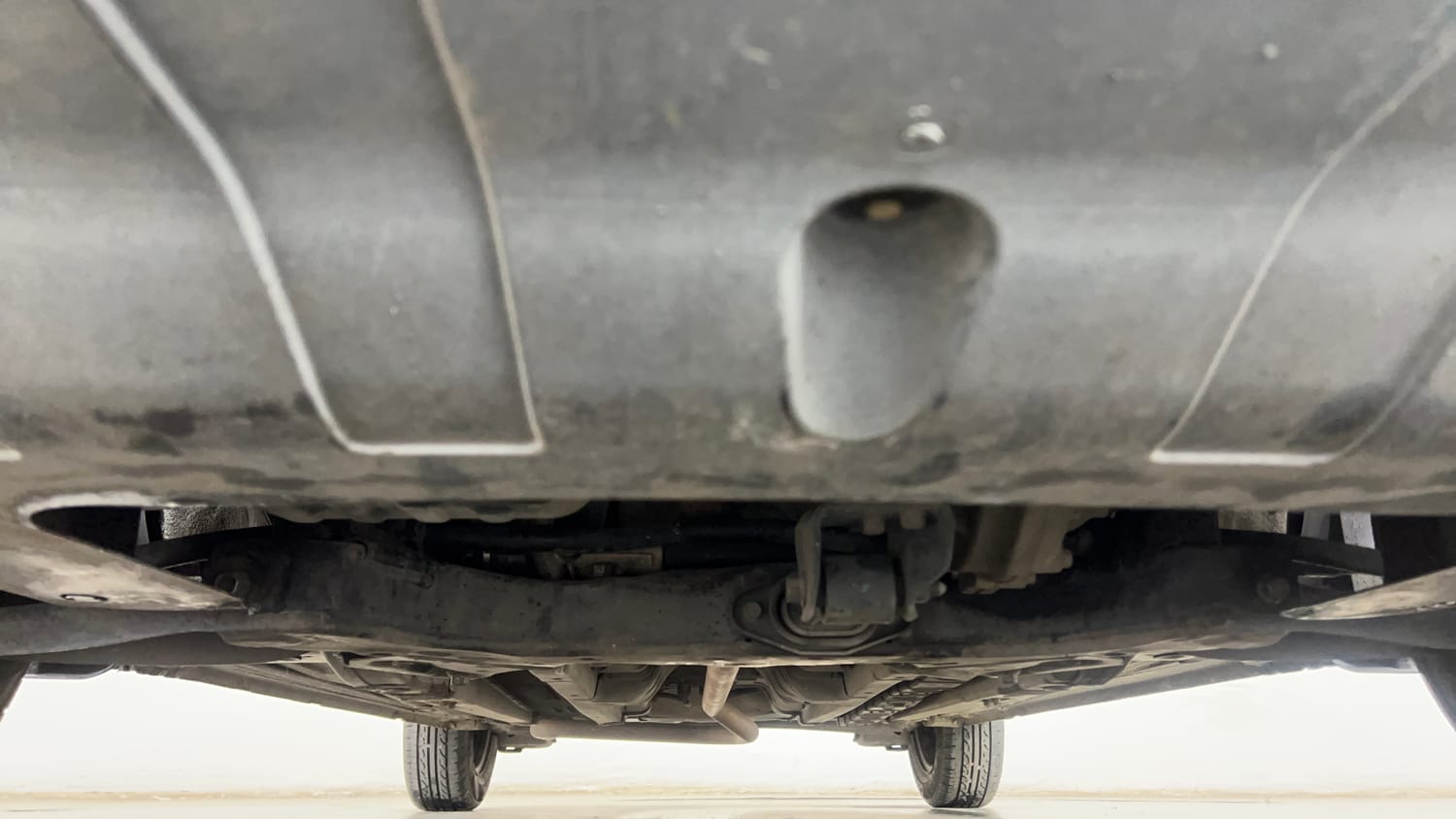 Used 2017 Hyundai Elite i20 Magna 1.2 Petrol Manual extra FRONT LEFT UNDERBODY VIEW