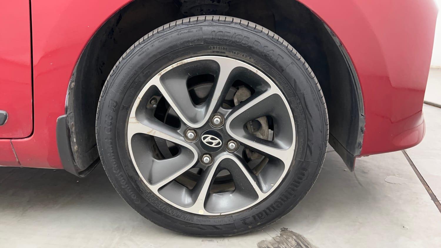 Used 2018 Hyundai Grand i10 Asta 1.2 Kappa VTVT Petrol Manual tyres RIGHT FRONT TYRE RIM VIEW