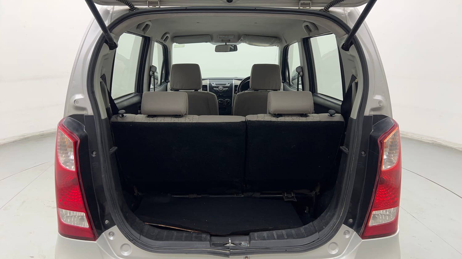 Used 2013 Maruti Suzuki Wagon R VXI Petrol Manual interior DICKY INSIDE VIEW