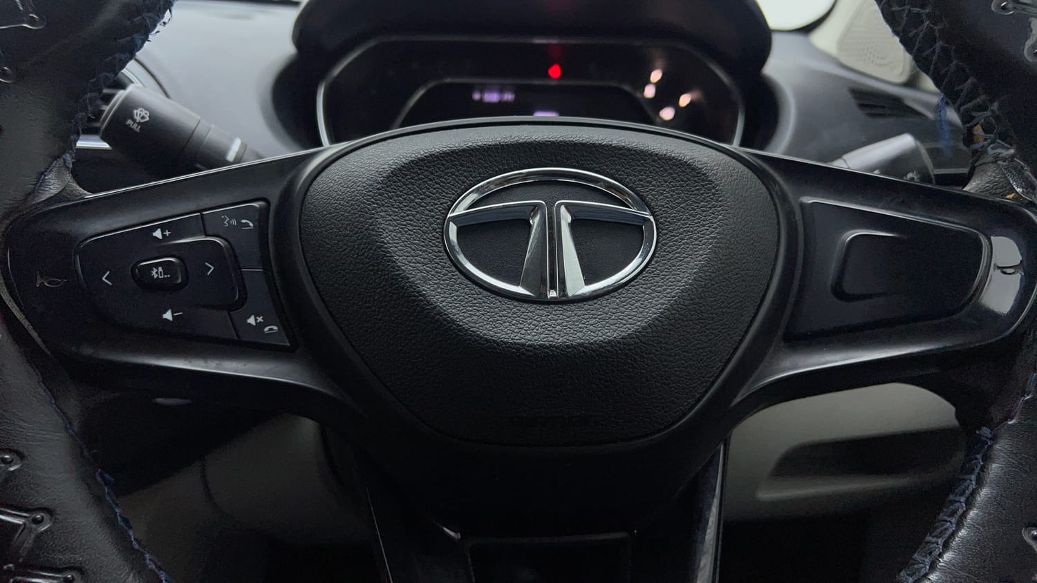 Used 2022 Tata Tigor XZ CNG Cng Manual top_features Airbags