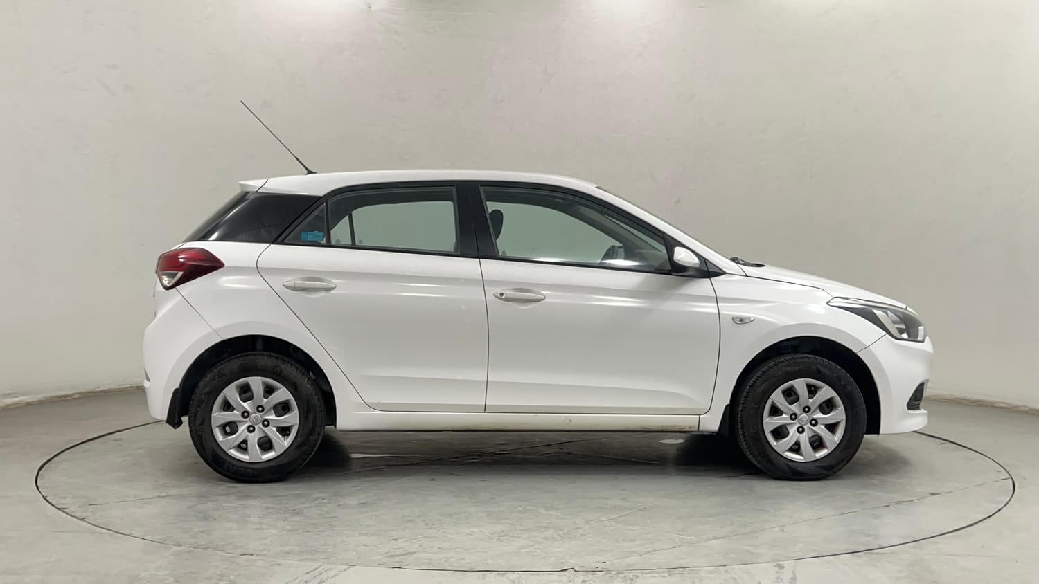 Used 2017 Hyundai Elite i20 Magna 1.2 Petrol Manual exterior RIGHT SIDE VIEW