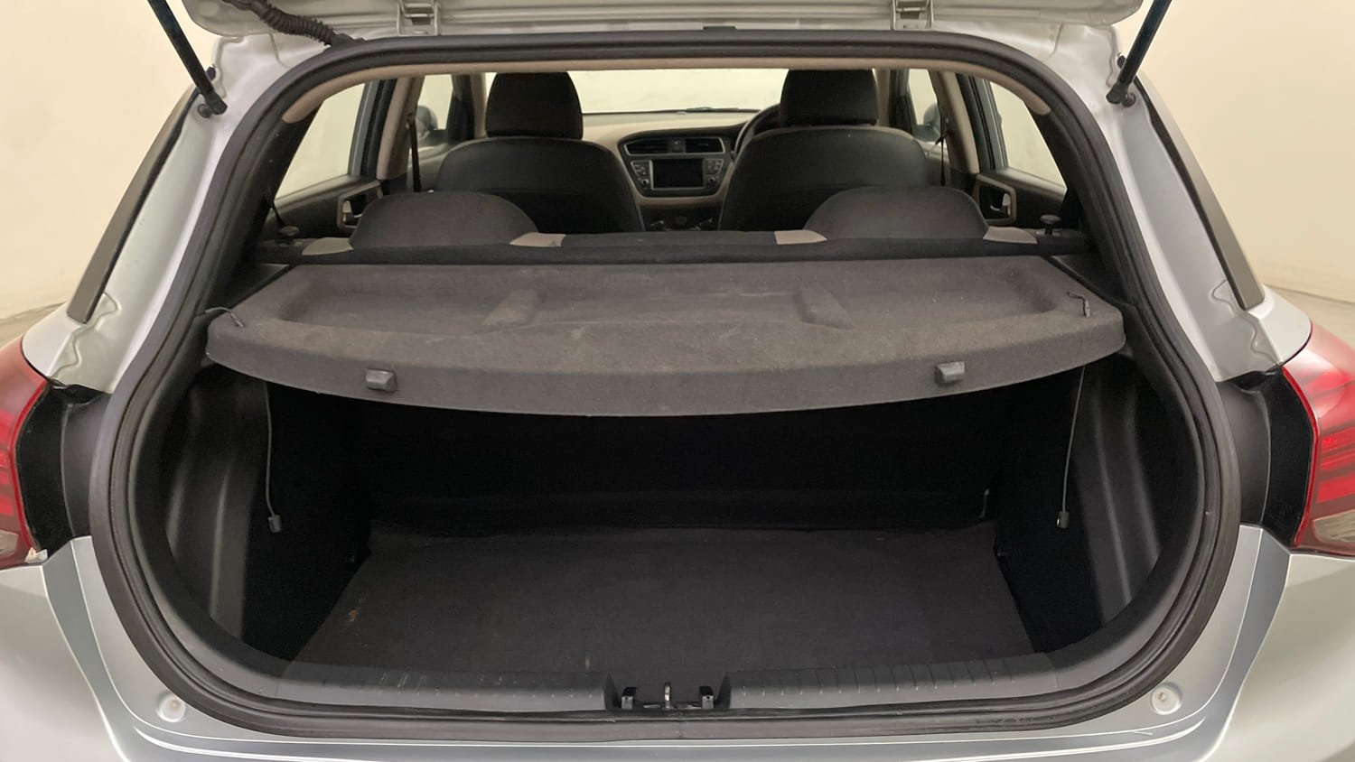 Used 2019 Hyundai Elite i20 Sportz Plus 1.2 Petrol Manual interior DICKY INSIDE VIEW
