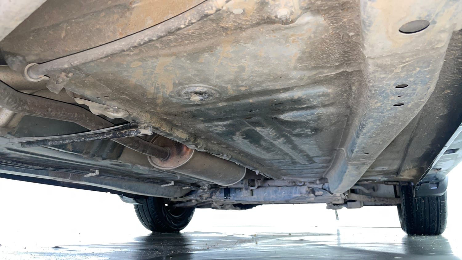 Used 2017 Maruti Suzuki Baleno Delta 1.2 Petrol Manual extra REAR RIGHT UNDERBODY VIEW