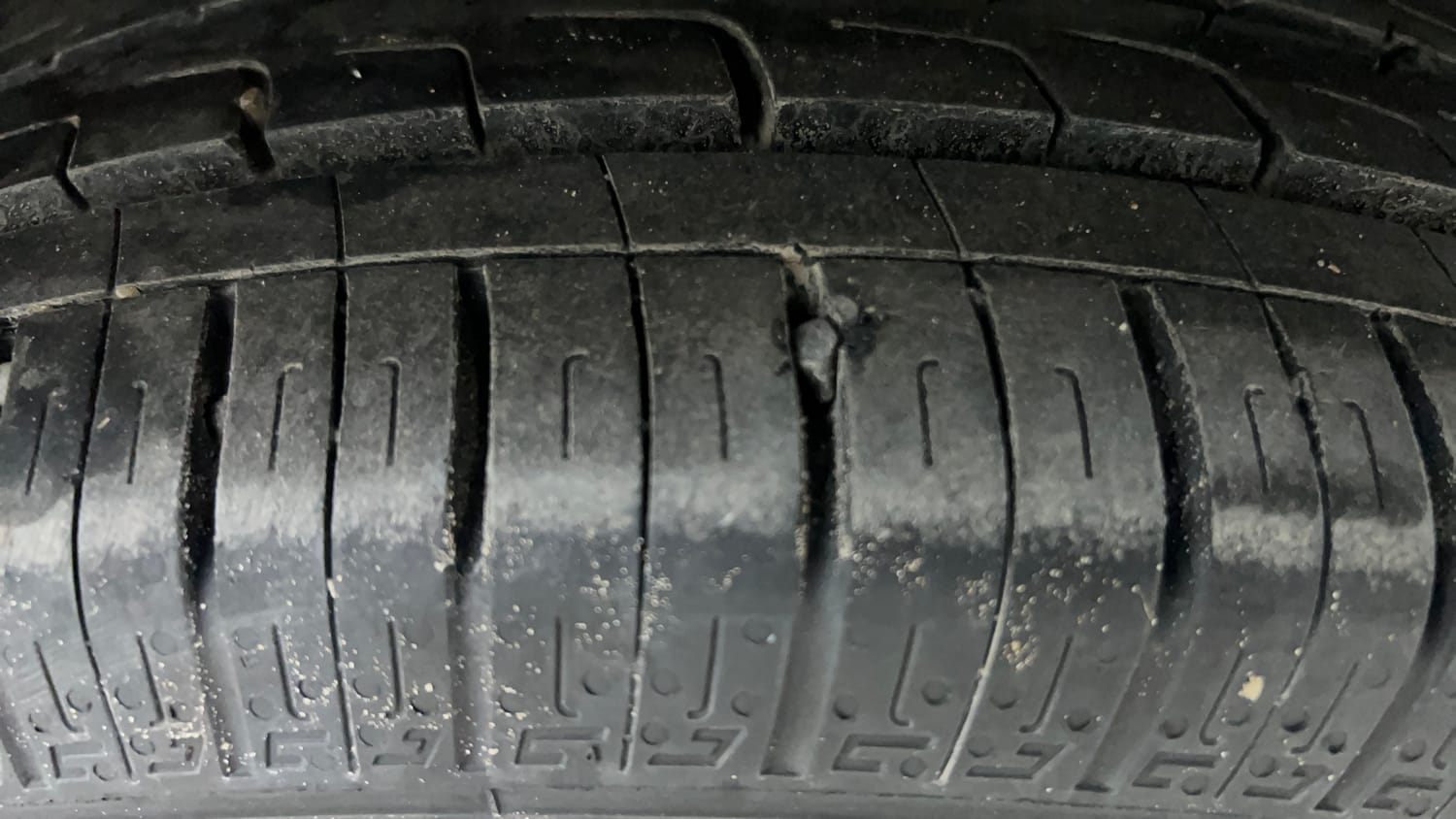 Used 2018 Maruti Suzuki Baleno Zeta 1.2 AT Petrol Automatic tyres RIGHT FRONT TYRE TREAD VIEW
