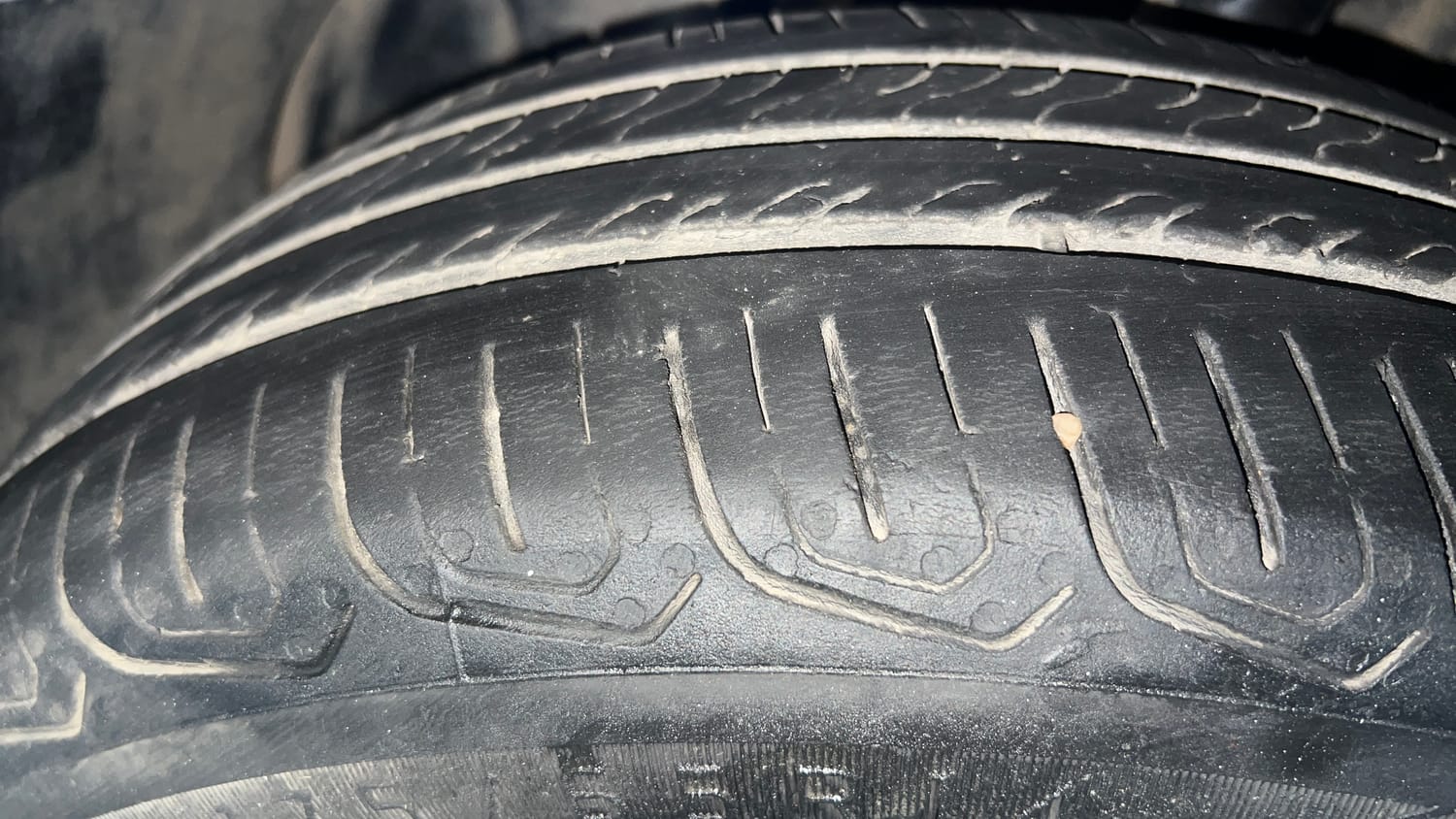 Used 2022 Tata Tigor XZ CNG Cng Manual tyres LEFT FRONT TYRE TREAD VIEW