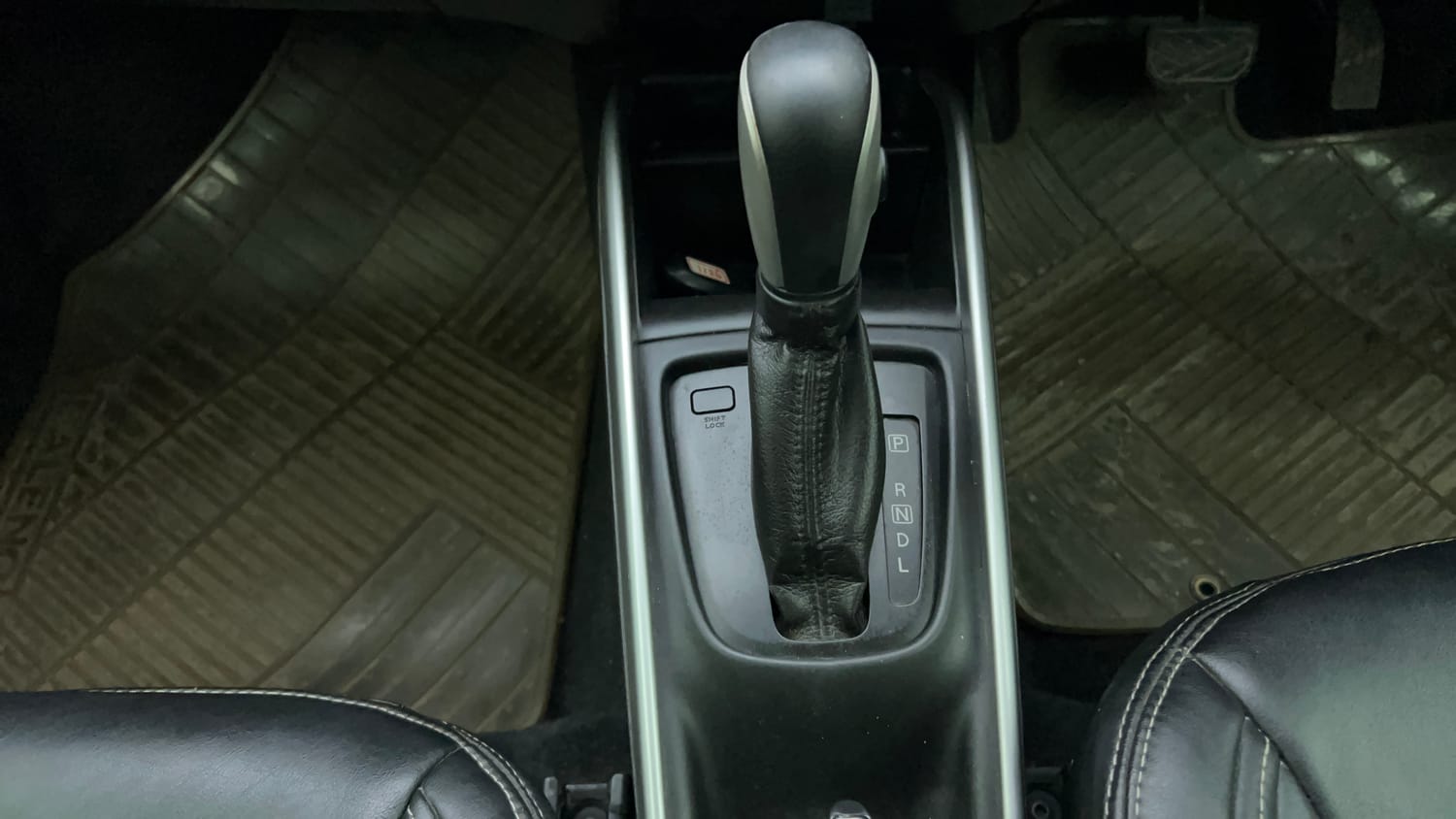 Used 2018 Maruti Suzuki Baleno Zeta 1.2 AT Petrol Automatic interior GEAR  KNOB VIEW