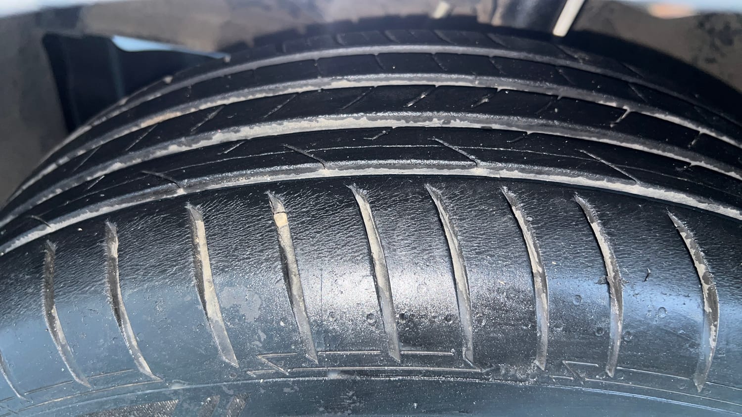 Used 2021 Maruti Suzuki Baleno Delta Petrol Manual tyres LEFT FRONT TYRE TREAD VIEW