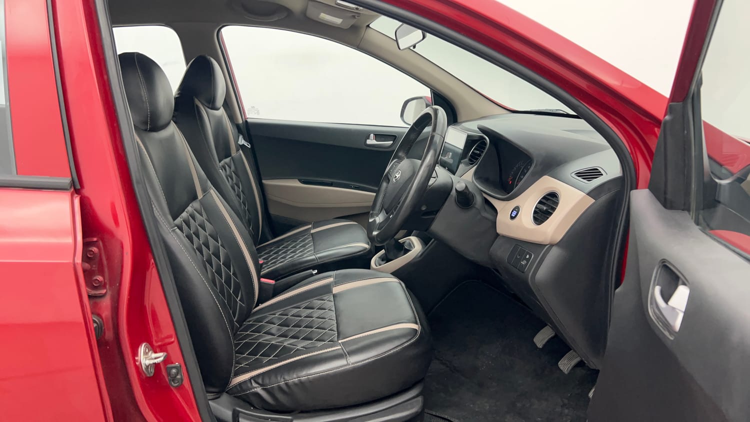 Used 2018 Hyundai Grand i10 Asta 1.2 Kappa VTVT Petrol Manual interior RIGHT SIDE FRONT DOOR CABIN VIEW