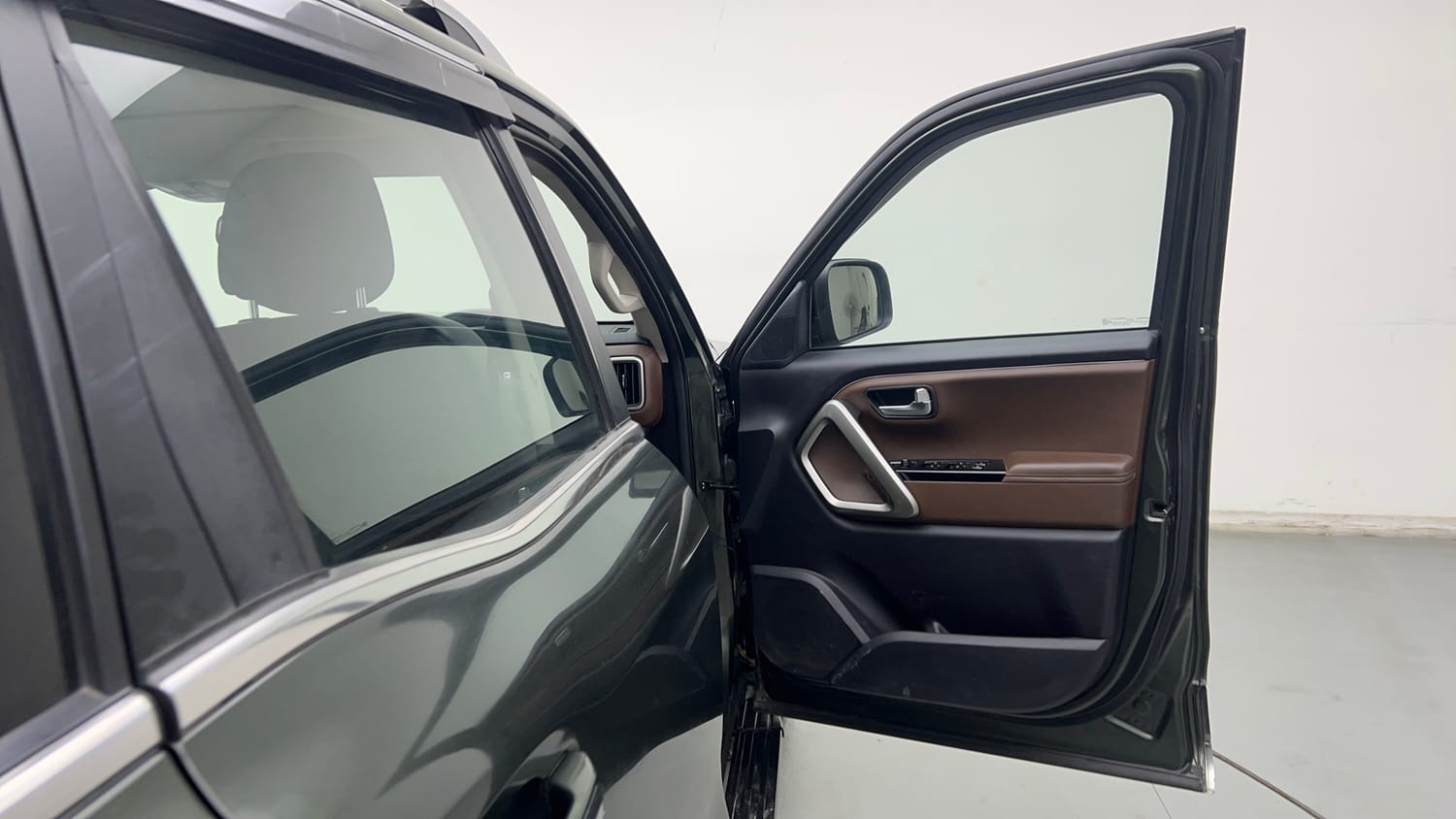 Used 2023 Mahindra Scorpio N Z8 Petrol AT 7 STR Petrol Automatic interior RIGHT FRONT DOOR OPEN VIEW