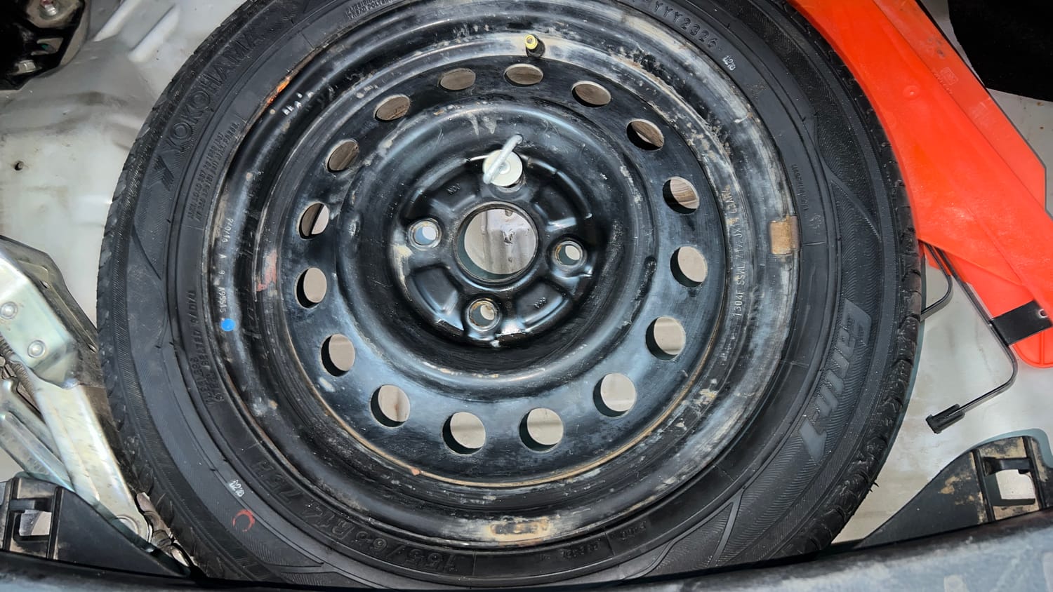 Used 2013 Maruti Suzuki Wagon R VXI Petrol Manual tyres SPARE TYRE VIEW