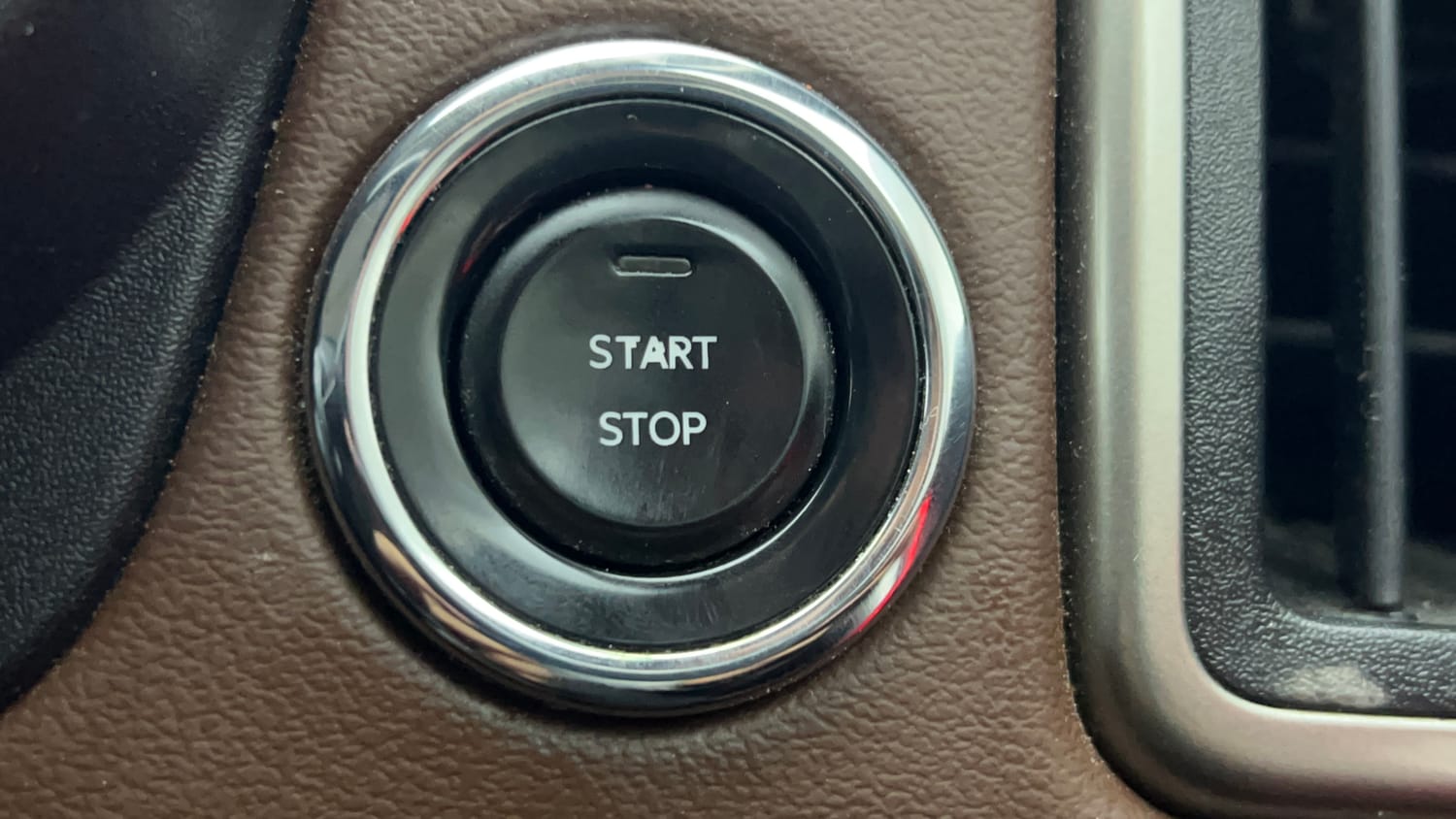 Used 2023 Mahindra Scorpio N Z8 Petrol AT 7 STR Petrol Automatic top_features Keyless start