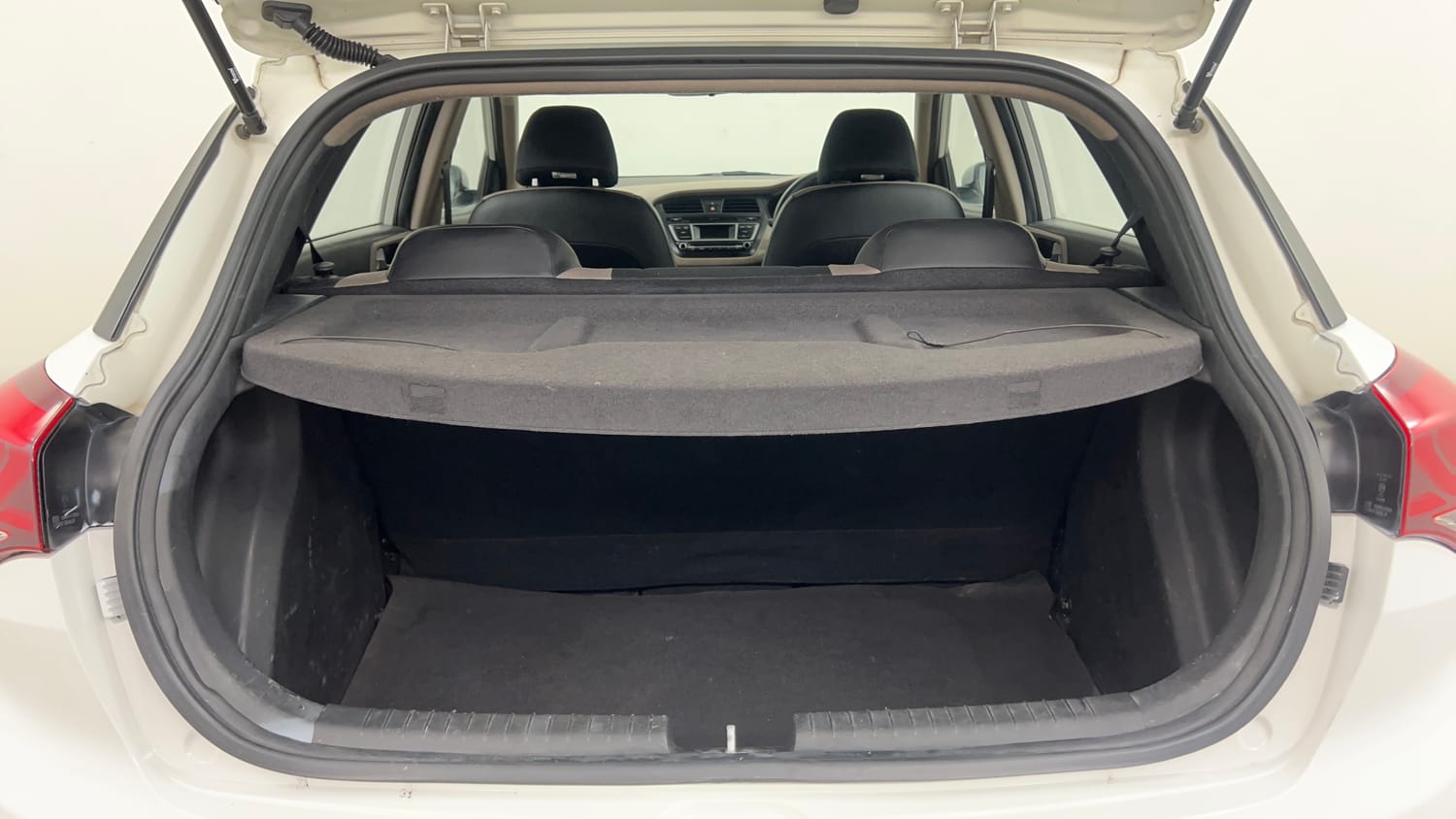 Used 2017 Hyundai Elite i20 Magna 1.2 Petrol Manual interior DICKY INSIDE VIEW