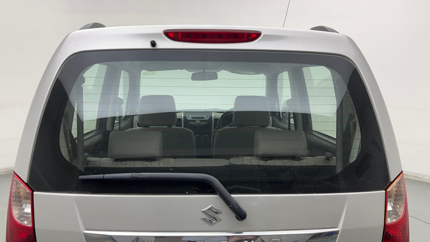 Used 2013 Maruti Suzuki Wagon R VXI Petrol Manual exterior BACK WINDSHIELD VIEW