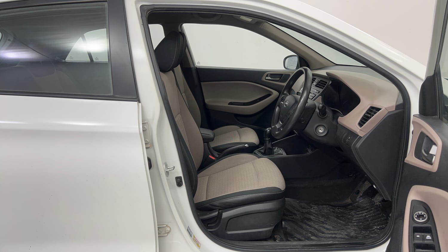 Used 2017 Hyundai Elite i20 Magna 1.2 Petrol Manual interior RIGHT SIDE FRONT DOOR CABIN VIEW