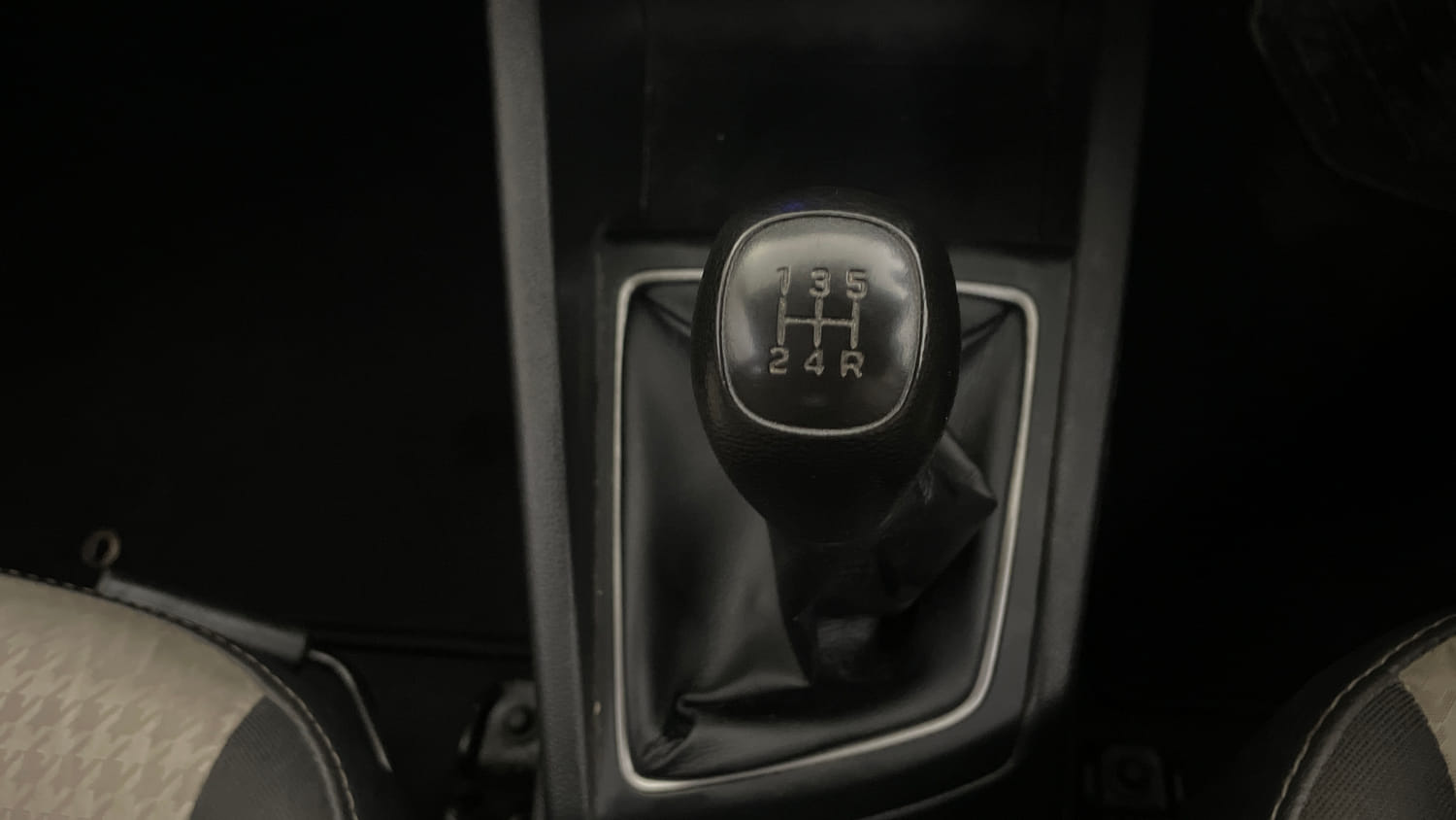 Used 2019 Hyundai Elite i20 Sportz Plus 1.2 Petrol Manual interior GEAR  KNOB VIEW