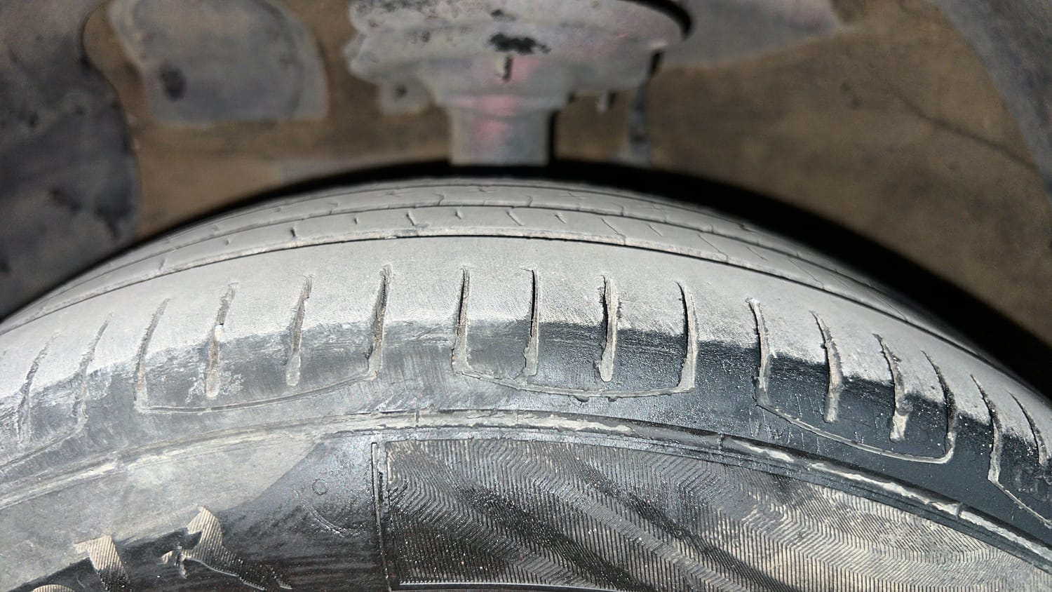 Used 2018 Hyundai Grand i10 Asta 1.2 Kappa VTVT Petrol Manual tyres LEFT FRONT TYRE TREAD VIEW
