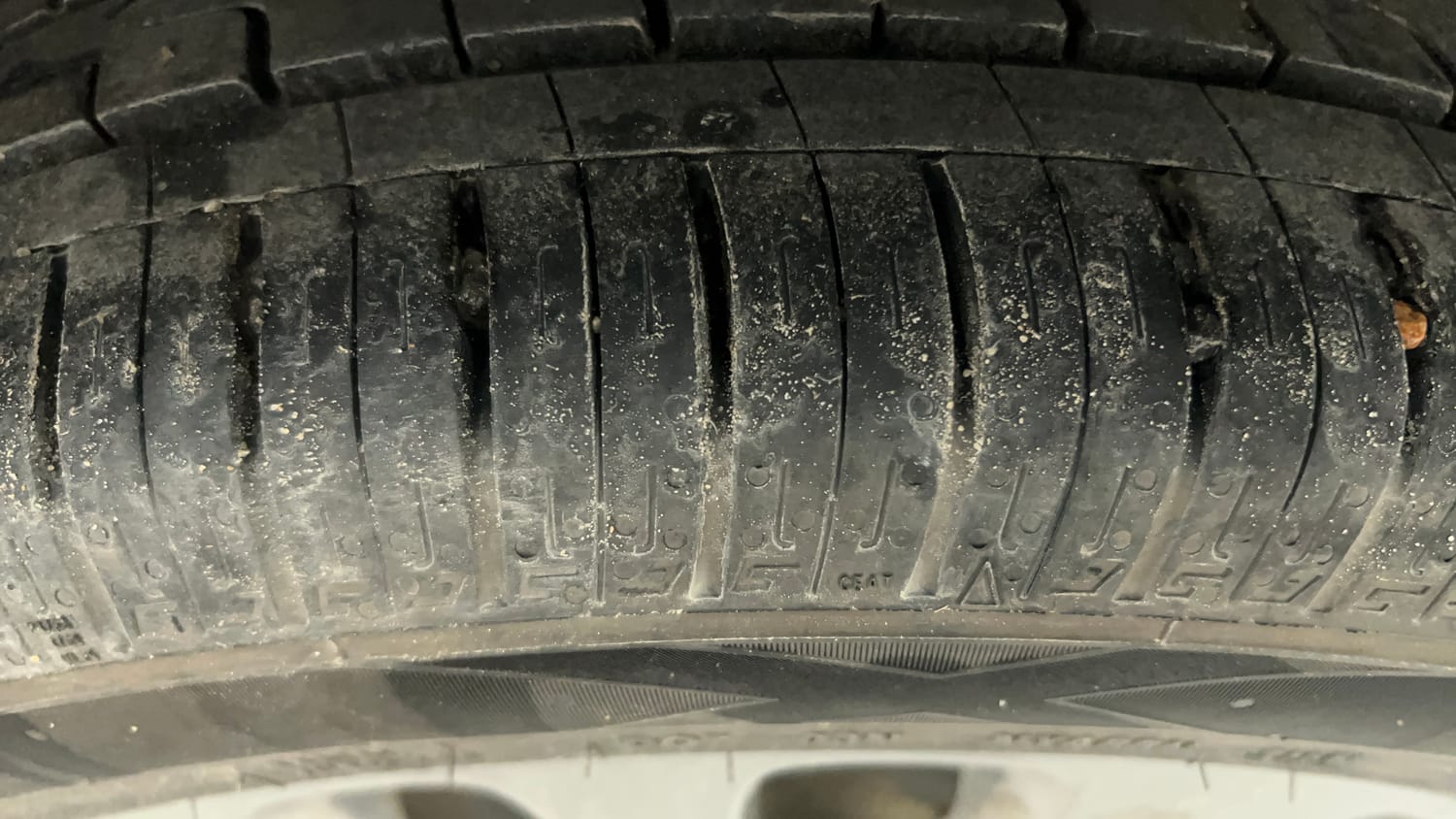 Used 2018 Maruti Suzuki Baleno Zeta 1.2 AT Petrol Automatic tyres LEFT REAR TYRE TREAD VIEW