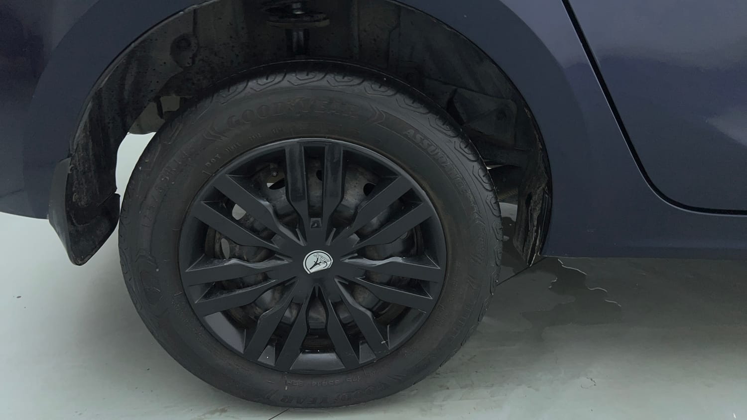 Used 2022 Tata Tigor XZ CNG Cng Manual tyres RIGHT REAR TYRE RIM VIEW