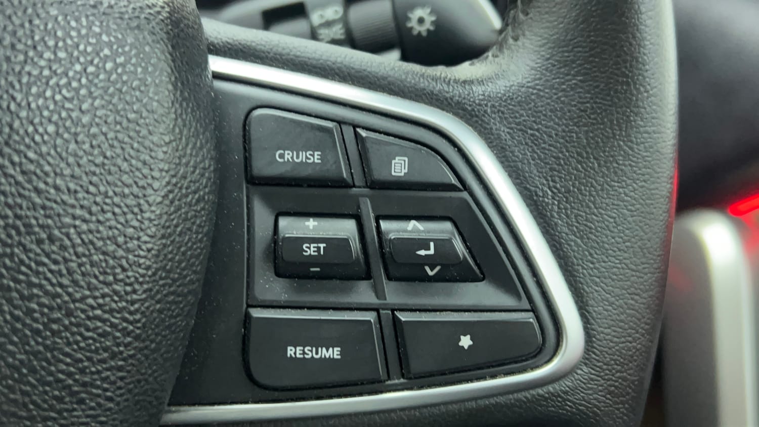 Used 2023 Mahindra Scorpio N Z8 Petrol AT 7 STR Petrol Automatic top_features Cruise control