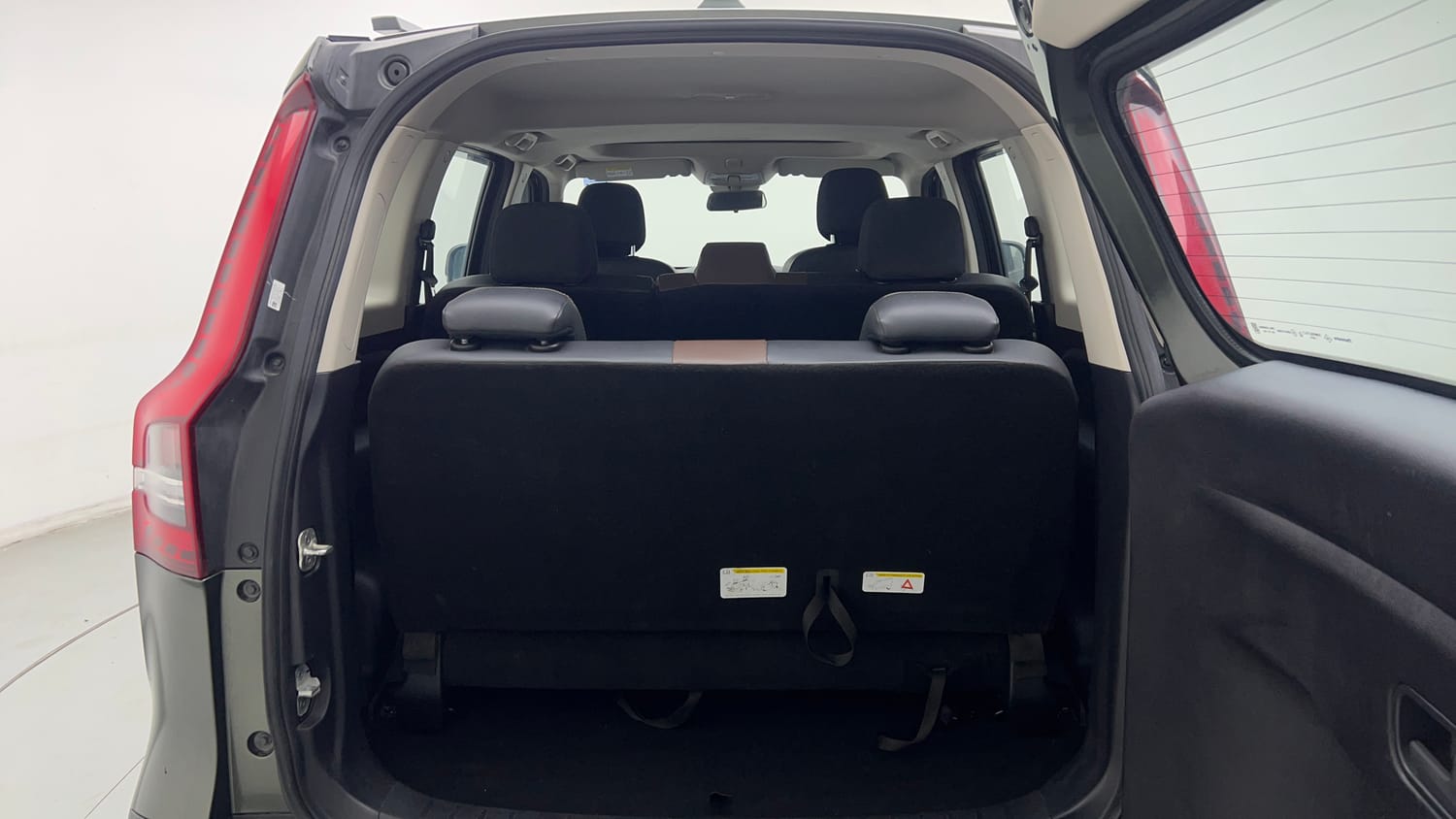 Used 2023 Mahindra Scorpio N Z8 Petrol AT 7 STR Petrol Automatic interior DICKY INSIDE VIEW
