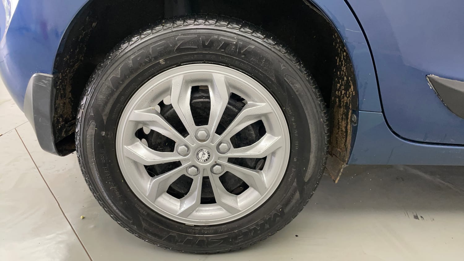 Used 2017 Maruti Suzuki Baleno Delta 1.2 Petrol Manual tyres RIGHT REAR TYRE RIM VIEW