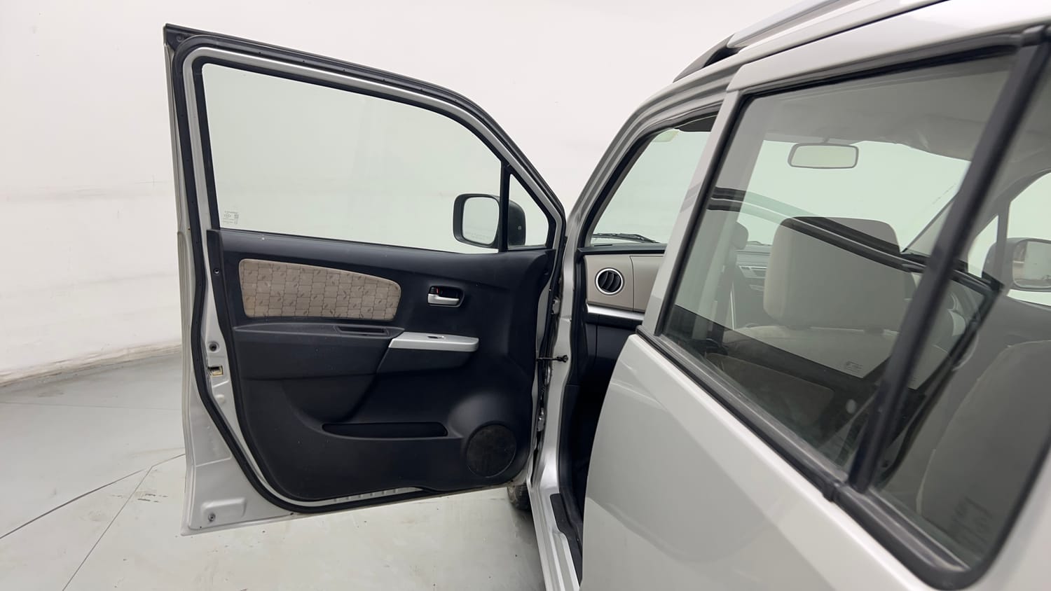 Used 2013 Maruti Suzuki Wagon R VXI Petrol Manual interior LEFT FRONT DOOR OPEN VIEW