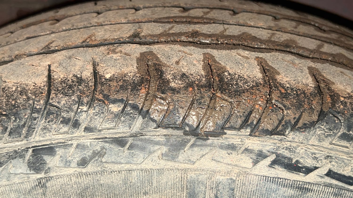 Used 2016 Maruti Suzuki Swift VXi Petrol Manual tyres RIGHT REAR TYRE TREAD VIEW