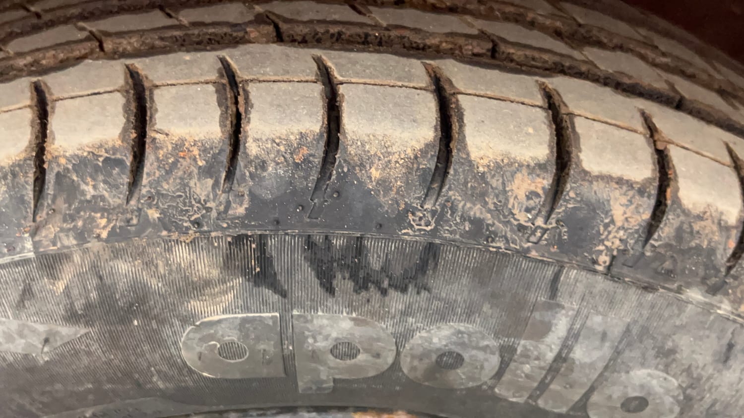 Used 2016 Maruti Suzuki Swift VXi Petrol Manual tyres LEFT FRONT TYRE TREAD VIEW