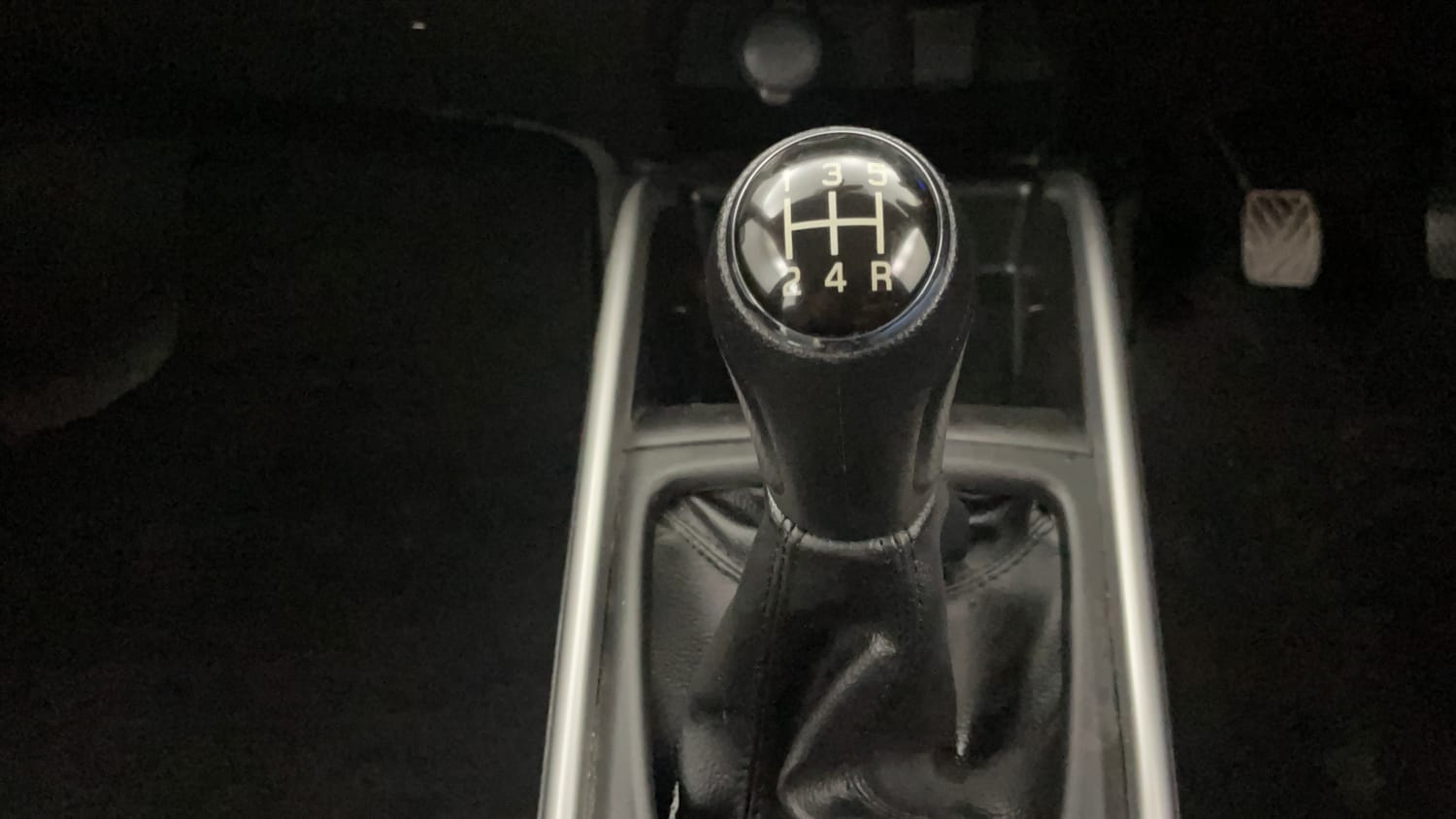 Used 2017 Maruti Suzuki Baleno Delta 1.2 Petrol Manual interior GEAR  KNOB VIEW