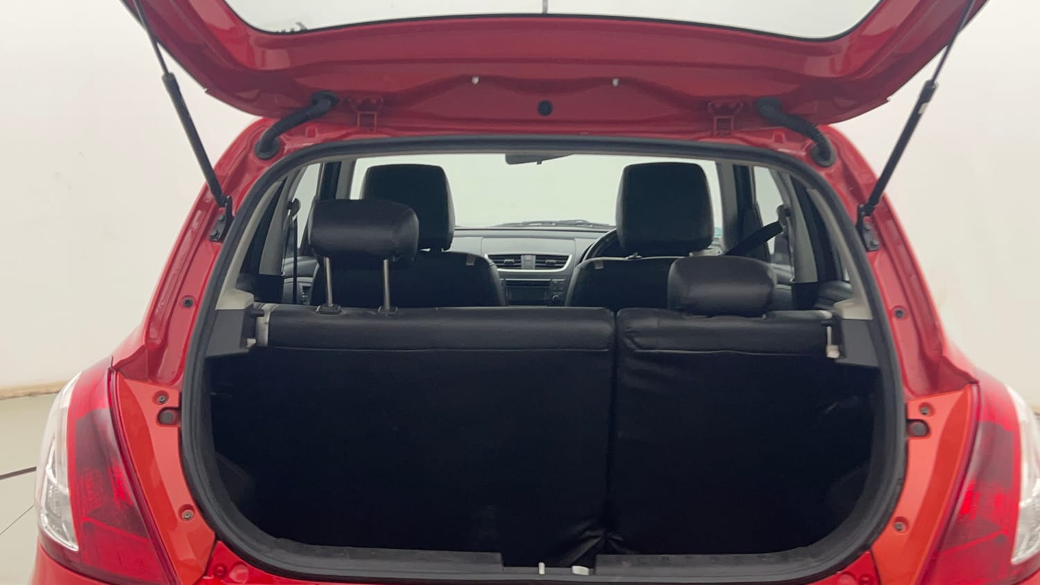 Used 2016 Maruti Suzuki Swift VXi Petrol Manual interior DICKY INSIDE VIEW