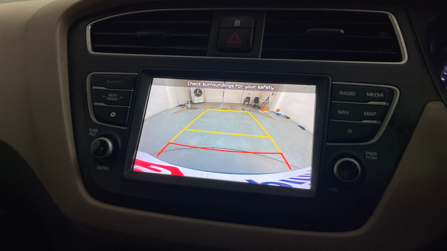 Used 2019 Hyundai Elite i20 Sportz Plus 1.2 Petrol Manual top_features Rear camera