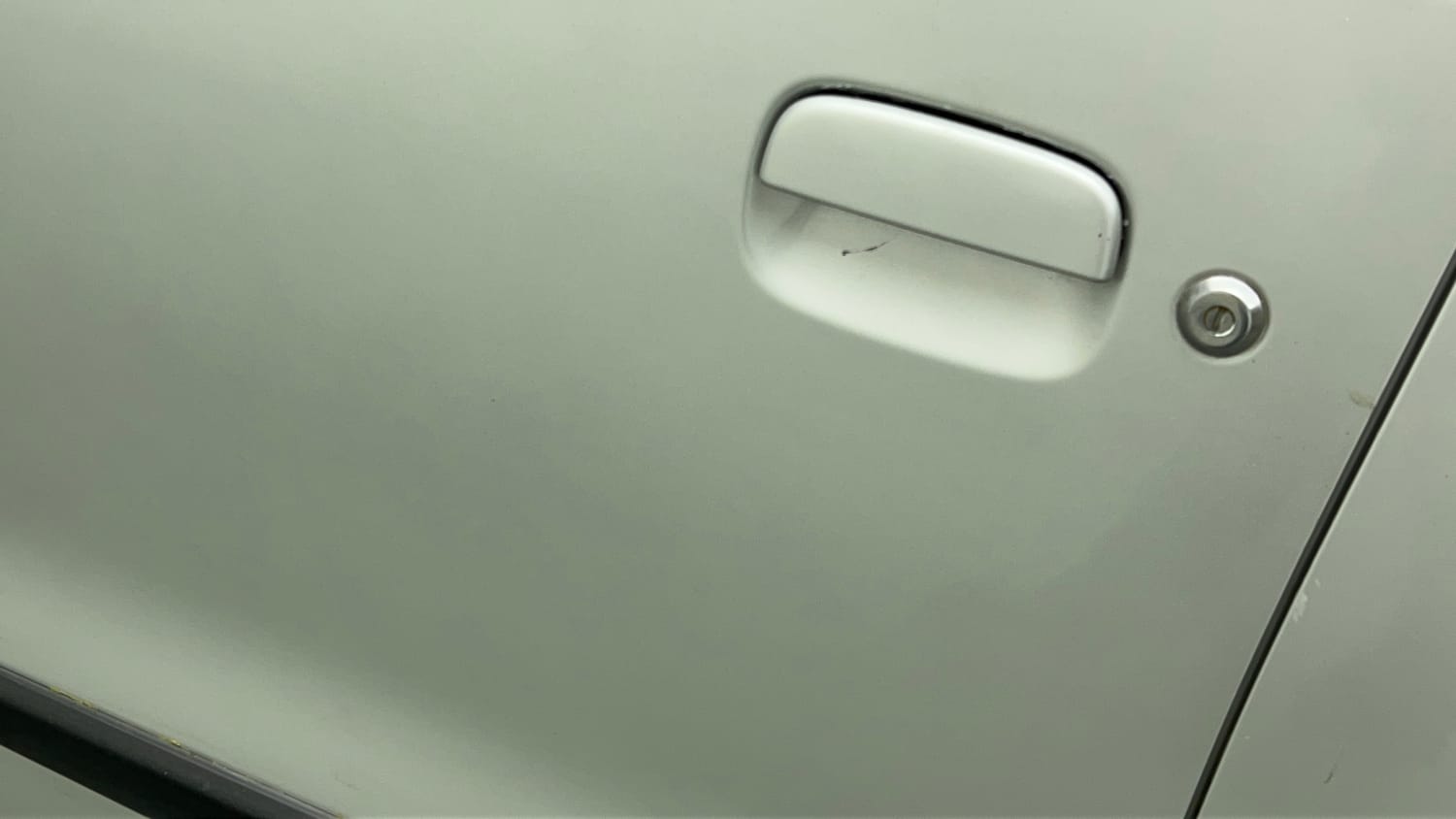 Used 2013 Maruti Suzuki Wagon R VXI Petrol Manual dents MINOR DENT
