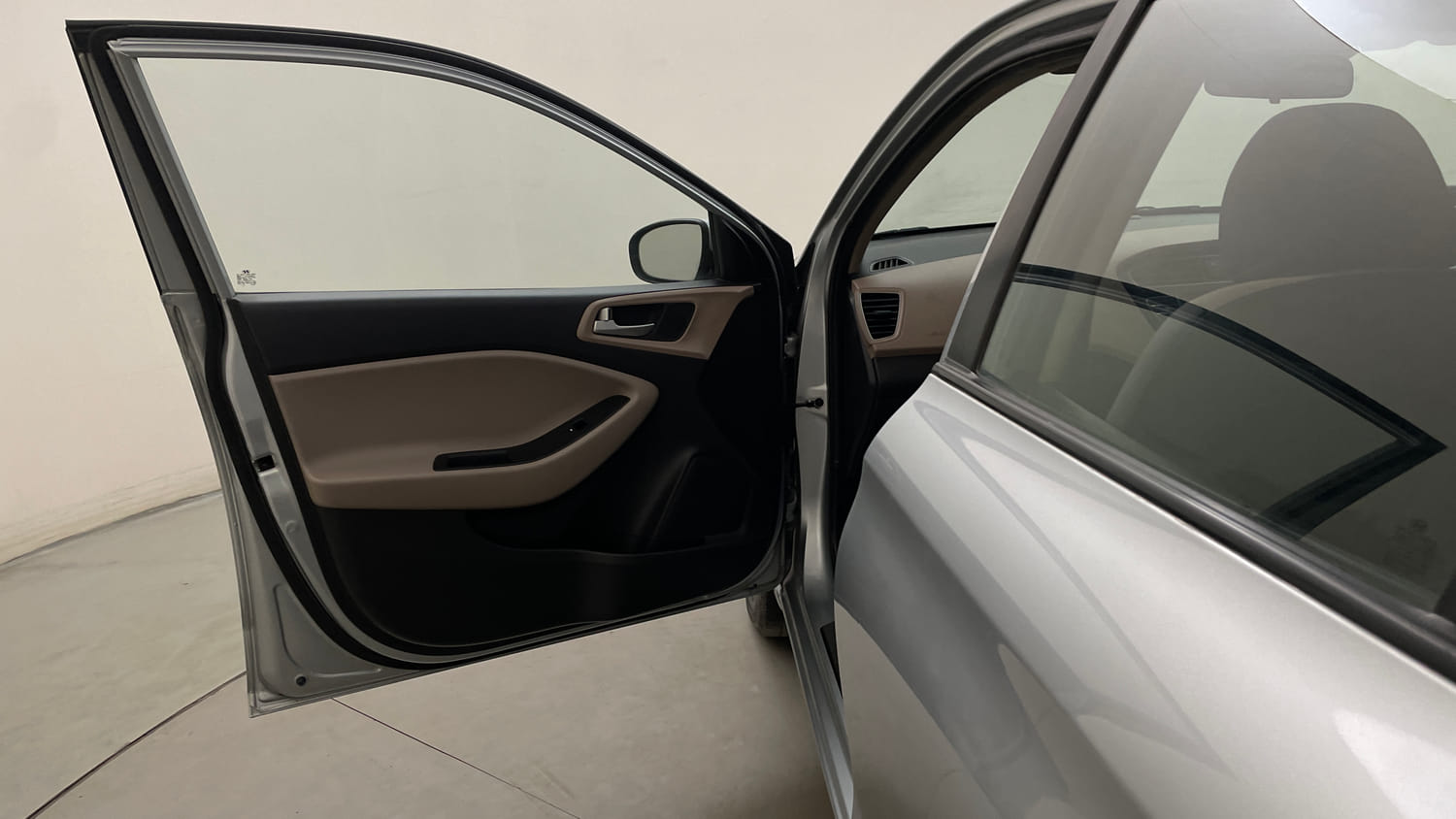Used 2019 Hyundai Elite i20 Sportz Plus 1.2 Petrol Manual interior LEFT FRONT DOOR OPEN VIEW