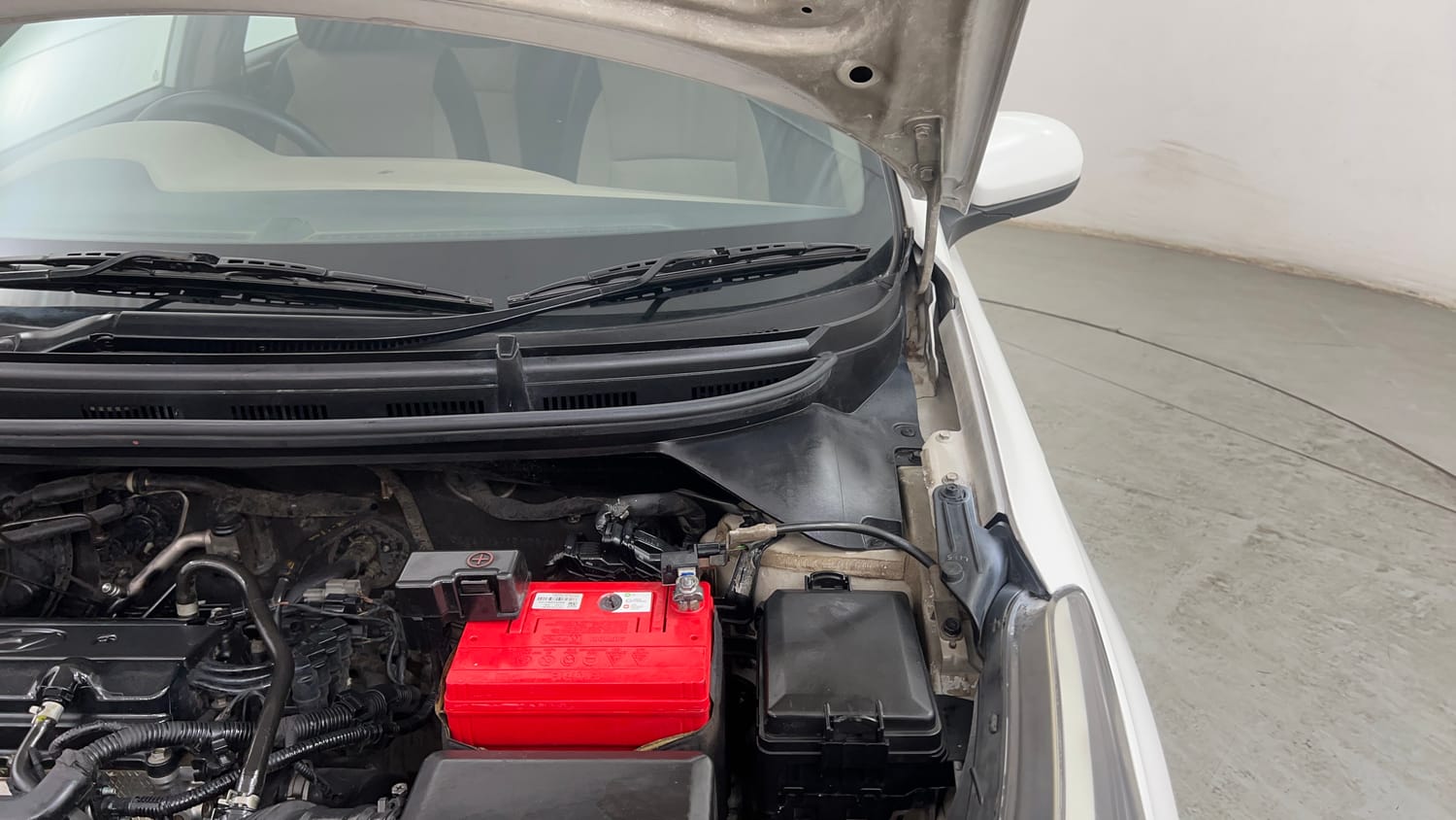 Used 2017 Hyundai Elite i20 Magna 1.2 Petrol Manual engine ENGINE LEFT SIDE HINGE & APRON VIEW