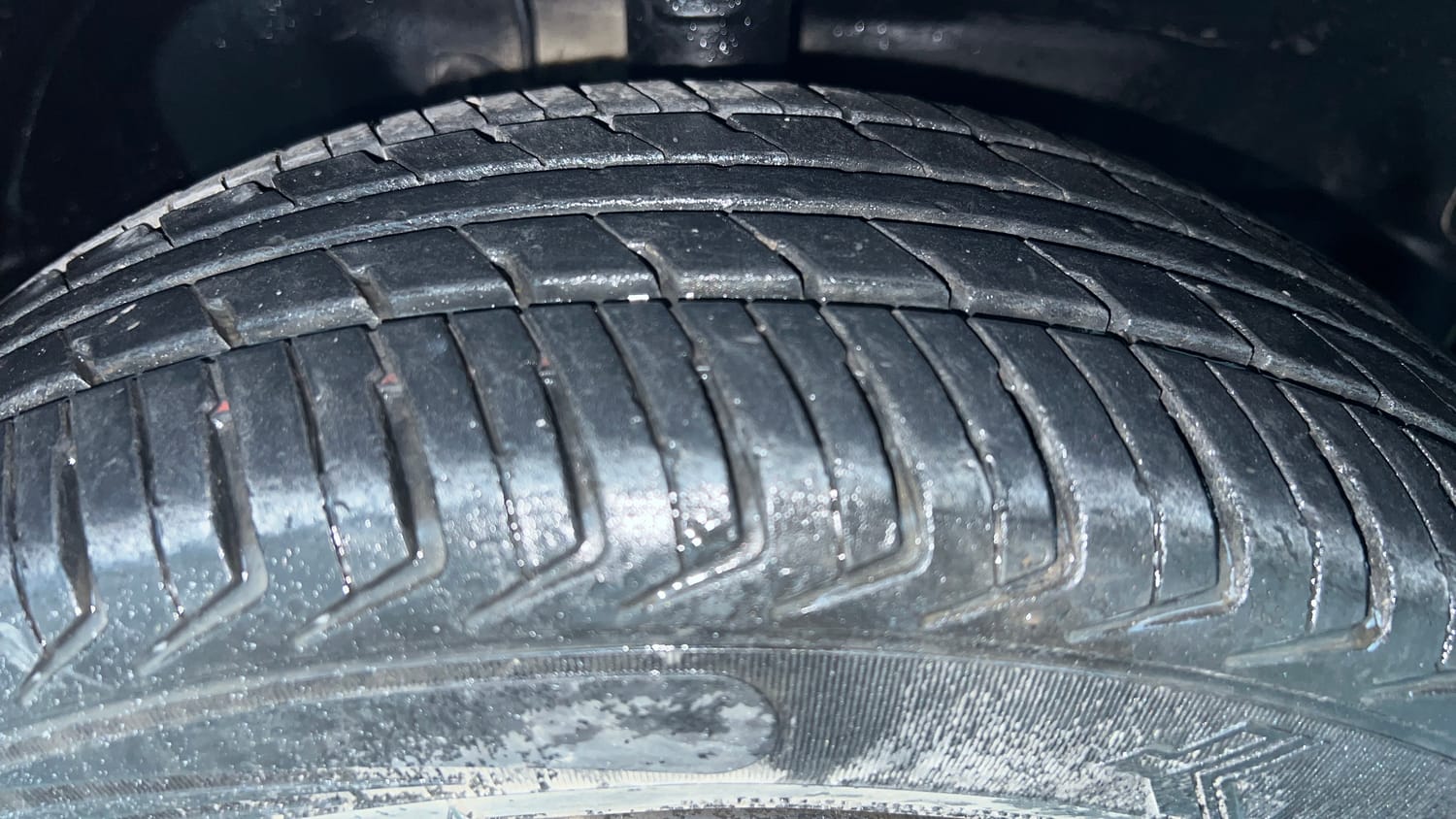Used 2013 Maruti Suzuki Wagon R VXI Petrol Manual tyres RIGHT FRONT TYRE TREAD VIEW