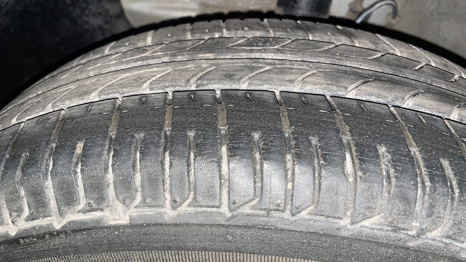 Used 2019 Hyundai Elite i20 Sportz Plus 1.2 Petrol Manual tyres LEFT FRONT TYRE TREAD VIEW
