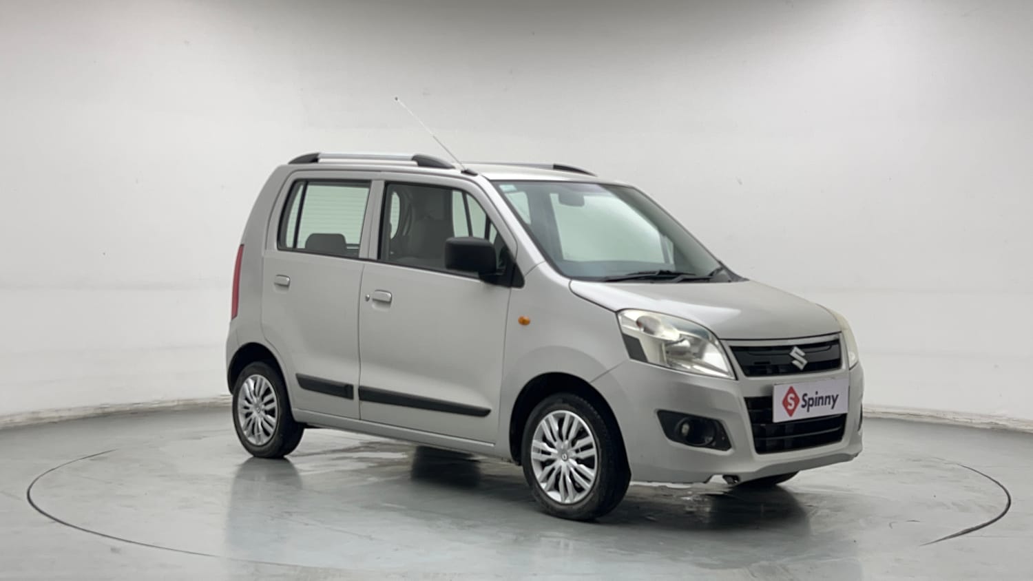 Used 2013 Maruti Suzuki Wagon R VXI Petrol Manual exterior RIGHT FRONT CORNER VIEW