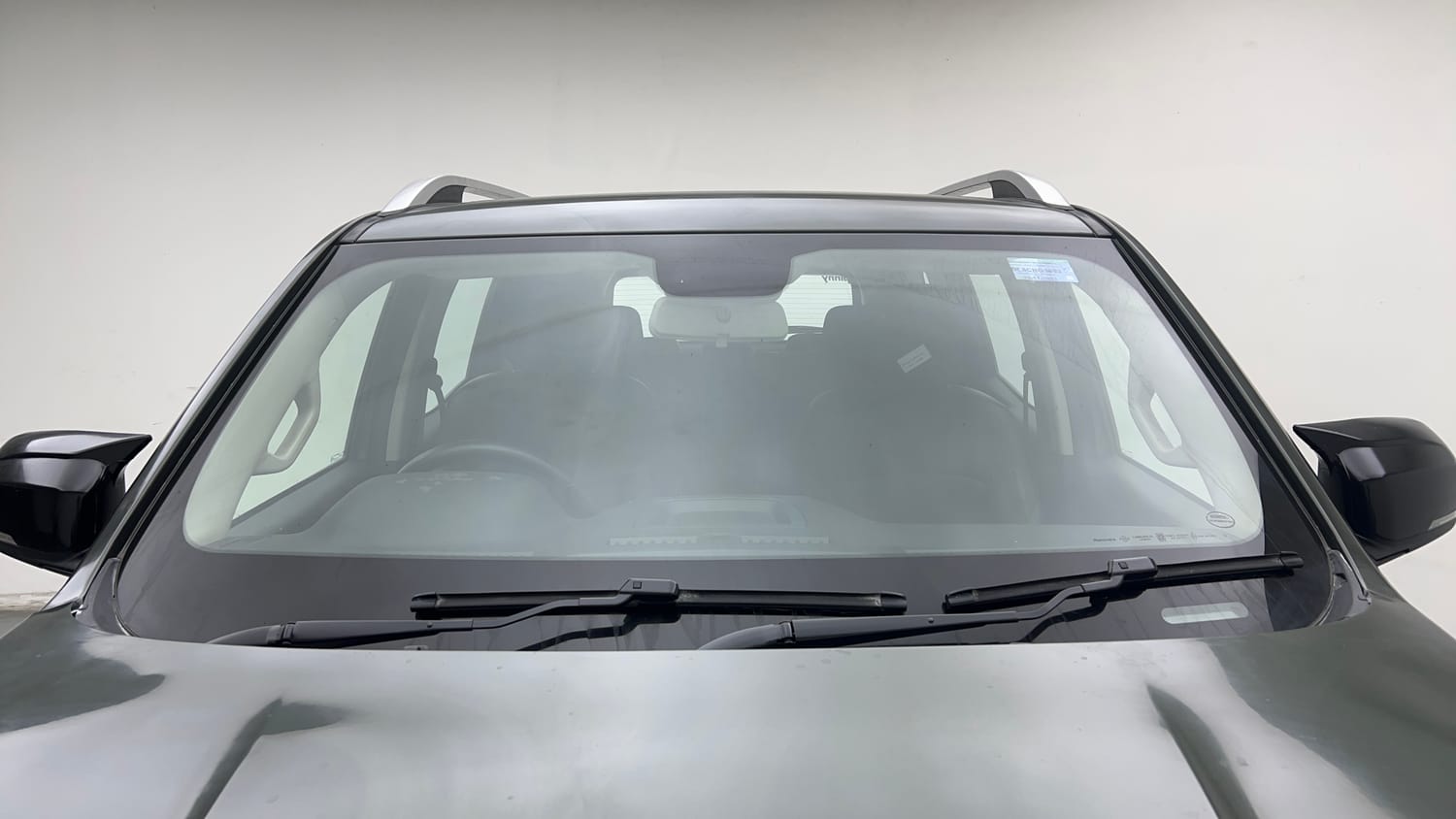 Used 2023 Mahindra Scorpio N Z8 Petrol AT 7 STR Petrol Automatic exterior FRONT WINDSHIELD VIEW