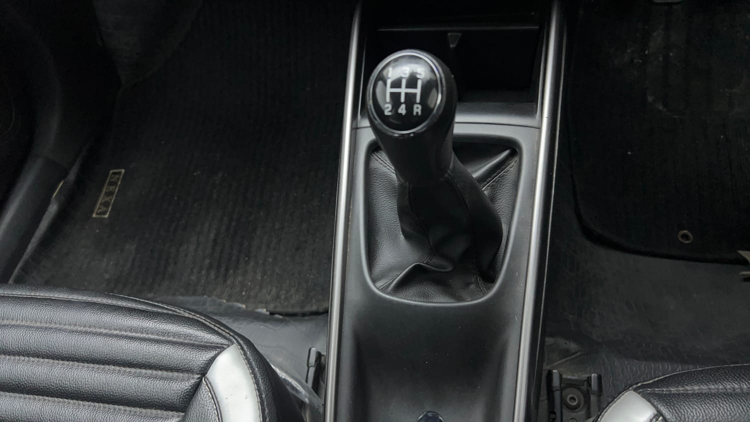 Used 2021 Maruti Suzuki Baleno Delta Petrol Manual interior GEAR  KNOB VIEW