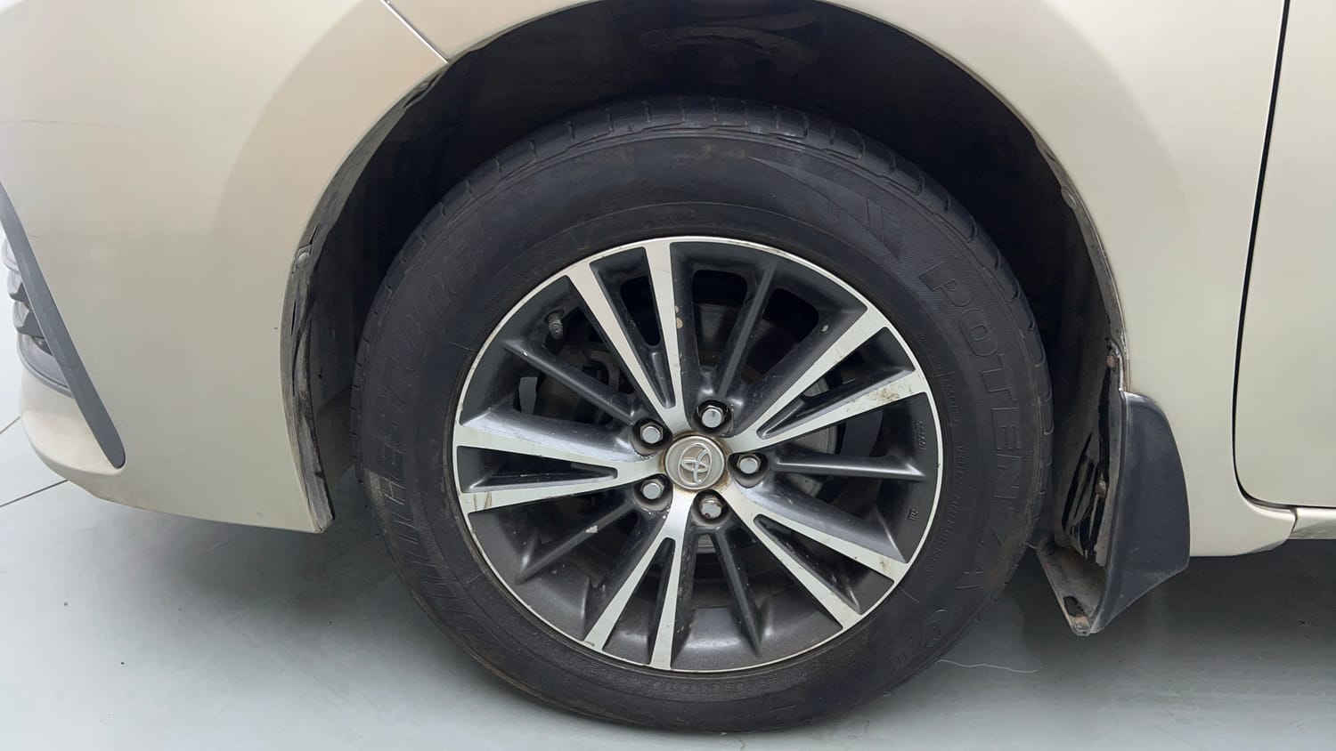 Used 2017 Toyota Corolla Altis VL CVT Petrol Petrol Automatic tyres LEFT FRONT TYRE RIM VIEW