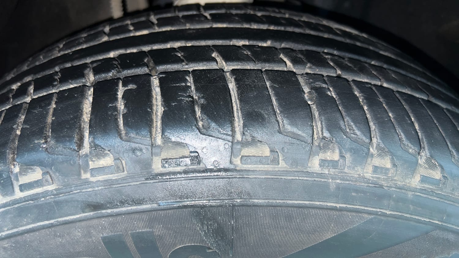 Used 2023 Mahindra Scorpio N Z8 Petrol AT 7 STR Petrol Automatic tyres RIGHT FRONT TYRE TREAD VIEW