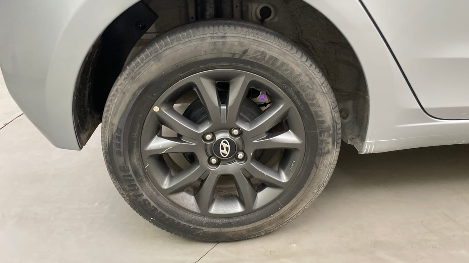 Used 2019 Hyundai Elite i20 Sportz Plus 1.2 Petrol Manual tyres RIGHT REAR TYRE RIM VIEW
