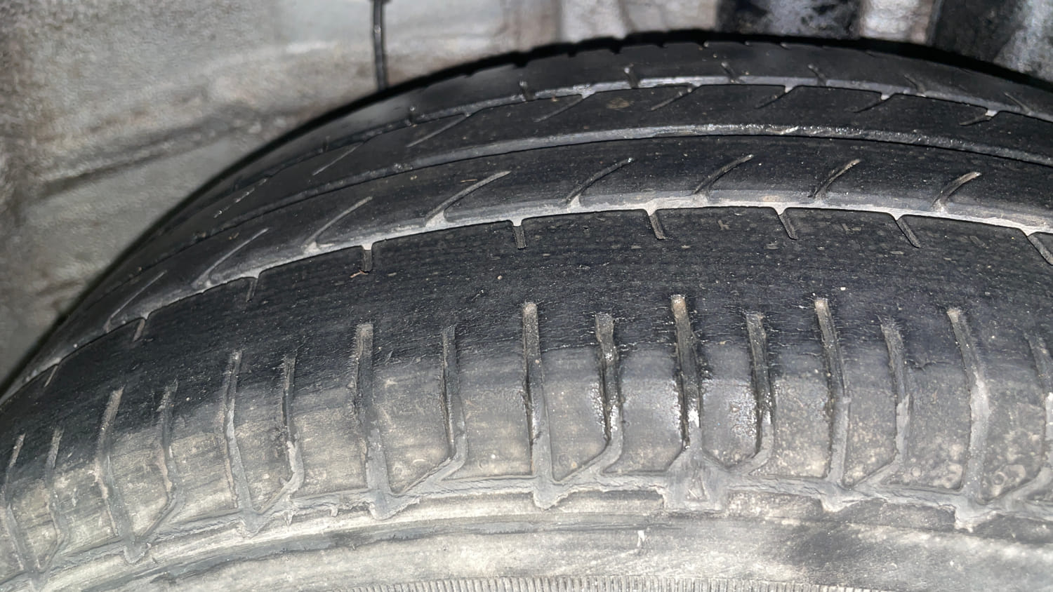 Used 2019 Hyundai Elite i20 Sportz Plus 1.2 Petrol Manual tyres LEFT REAR TYRE TREAD VIEW