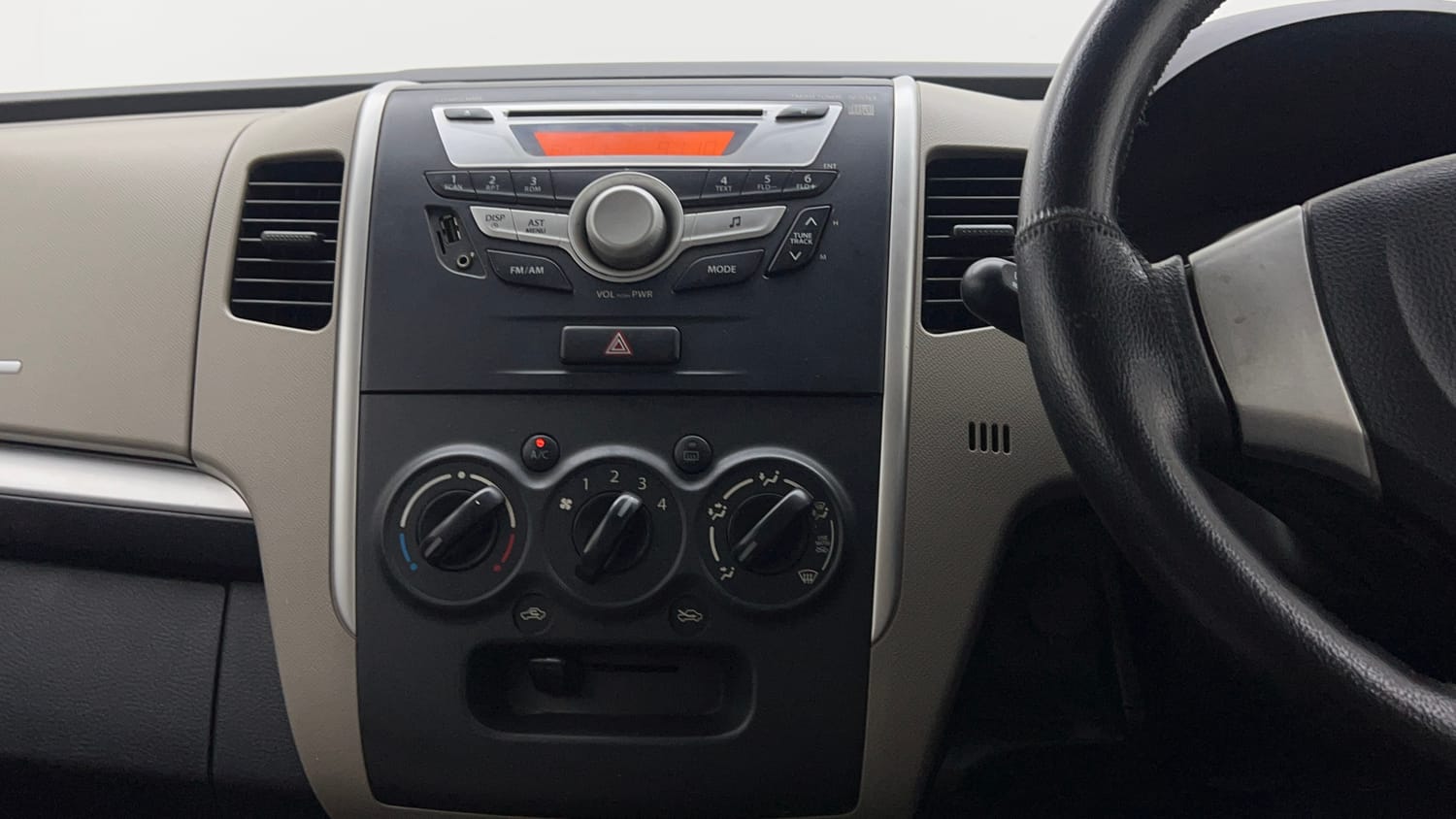 Used 2013 Maruti Suzuki Wagon R VXI Petrol Manual interior MUSIC SYSTEM & AC CONTROL VIEW