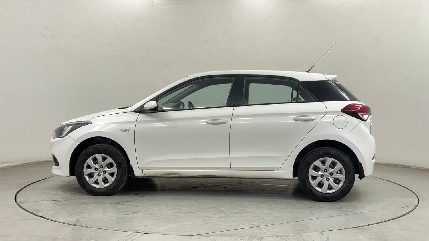 Used 2017 Hyundai Elite i20 Magna 1.2 Petrol Manual exterior LEFT SIDE VIEW