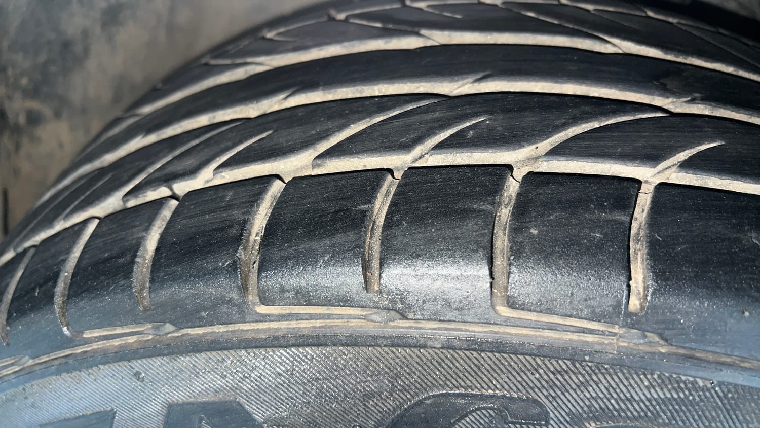 Used 2017 Toyota Corolla Altis VL CVT Petrol Petrol Automatic tyres RIGHT FRONT TYRE TREAD VIEW