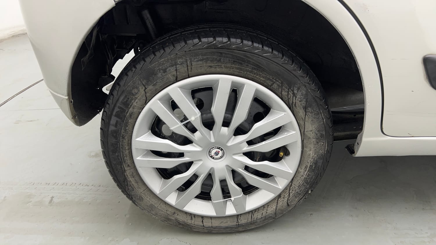 Used 2013 Maruti Suzuki Wagon R VXI Petrol Manual tyres RIGHT REAR TYRE RIM VIEW
